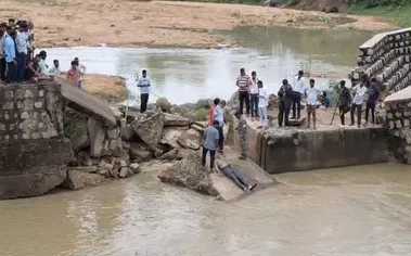 CG Breaking : इलाके में मचा हड़कंप.! नदी में तैरती मिली युवक की लाश..जांच में जुटी पुलिस..पढ़ें पूरी ख़बर