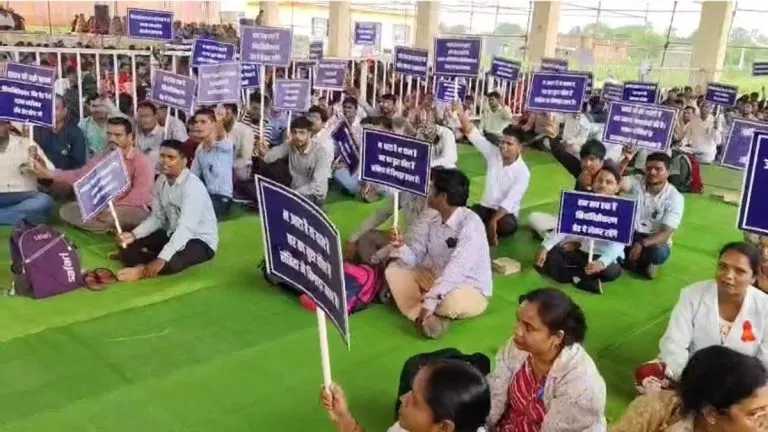 CG Breaking : अस्पतालों में स्वास्थ्य सुविधाएं हो रही प्रभावित.! 10 सूत्रीय मांगों को लेकर 16 हजार NHM कर्मचारी अनिश्चितकालीन हड़ताल पर..पढ़ें पूरी ख़बर