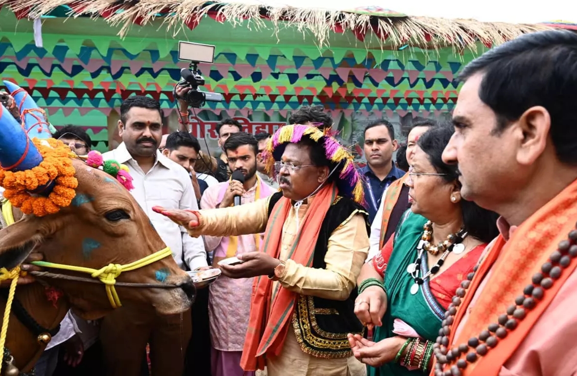 CG Breaking : कृषि मंत्री निवास में धूमधाम से मनाया गया पारंपरिक पर्व पोरा तिहार..पढ़ें पूरी समाचार