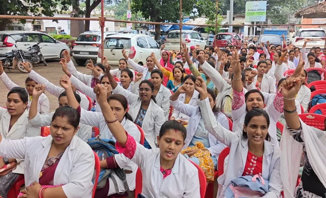 CG Big News : 32 दिनों से जारी अनिश्चितकालीन हड़ताल स्थगित..प्रदेश स्वास्थ्य मितानिनों के वेतन में 50% राशि वृद्धि को मिली मंजूरी..पढ़ें पूरी ख़बर