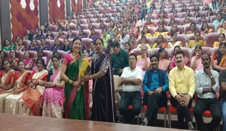 CG Big News : इंद्रावती भवन में धूमधाम से तीज मिलन समारोह का हुआ आयोजन..महिला अधिकारी और कर्मचारियों ने दी रंगारंग प्रस्तुति..पढ़ें पूरी ख़बर