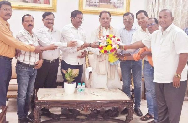 CG Breaking : CM विष्णुदेव साय और उनकी धर्मपत्नी कौशल्या साय को कंवर समाज प्रतिनिधिमंडल ने दी बधाई.. करमा तिहार के लिए किया आमंत्रण..पढ़ें पूरी ख़बर