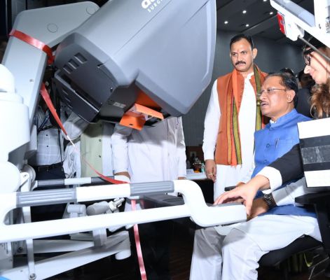 एम्स रायपुर में &lsquo;देव हस्त&rsquo; रोबोटिक सर्जिकल सिस्टम का मुख्यमंत्री ने किया शुभारंभ....मरीजों के परिजनों के लिए एम्स रायपुर में बनेगा सर्व-सुविधायुक्त परिजन निवास