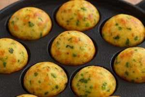 Aloo Appe Recipe : जब भी लगे भूख, बस 15 मिनट में बनाएं ये टेस्टी आलू अप्पे