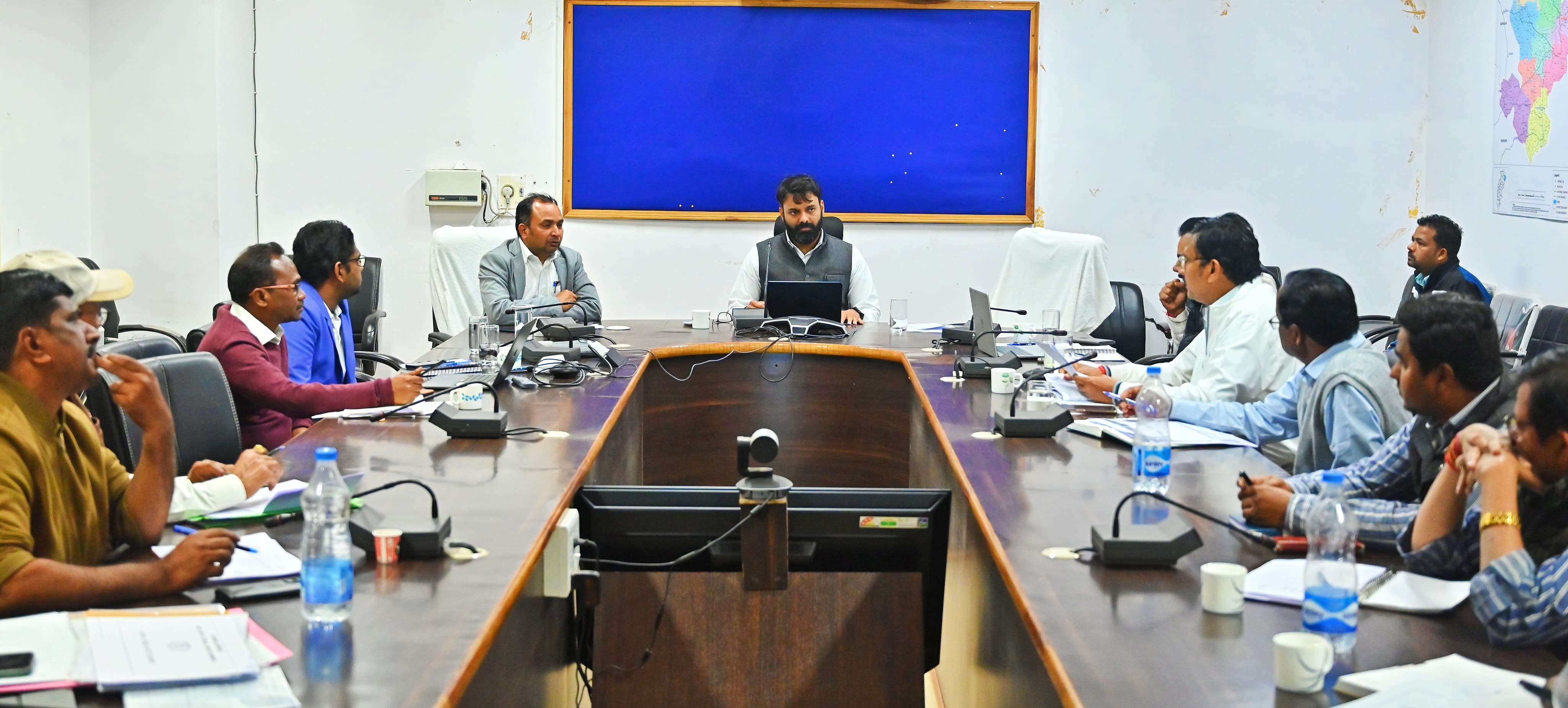 जशपुर कलेक्टर ने निर्माण एजेंसियों की समीक्षा बैठक ली,पीएम जनमन योजना के कार्यों को सभी विभागों को आपसी समन्वय से कार्यों को प्राथमिकता के साथ करने के दिए निर्देश