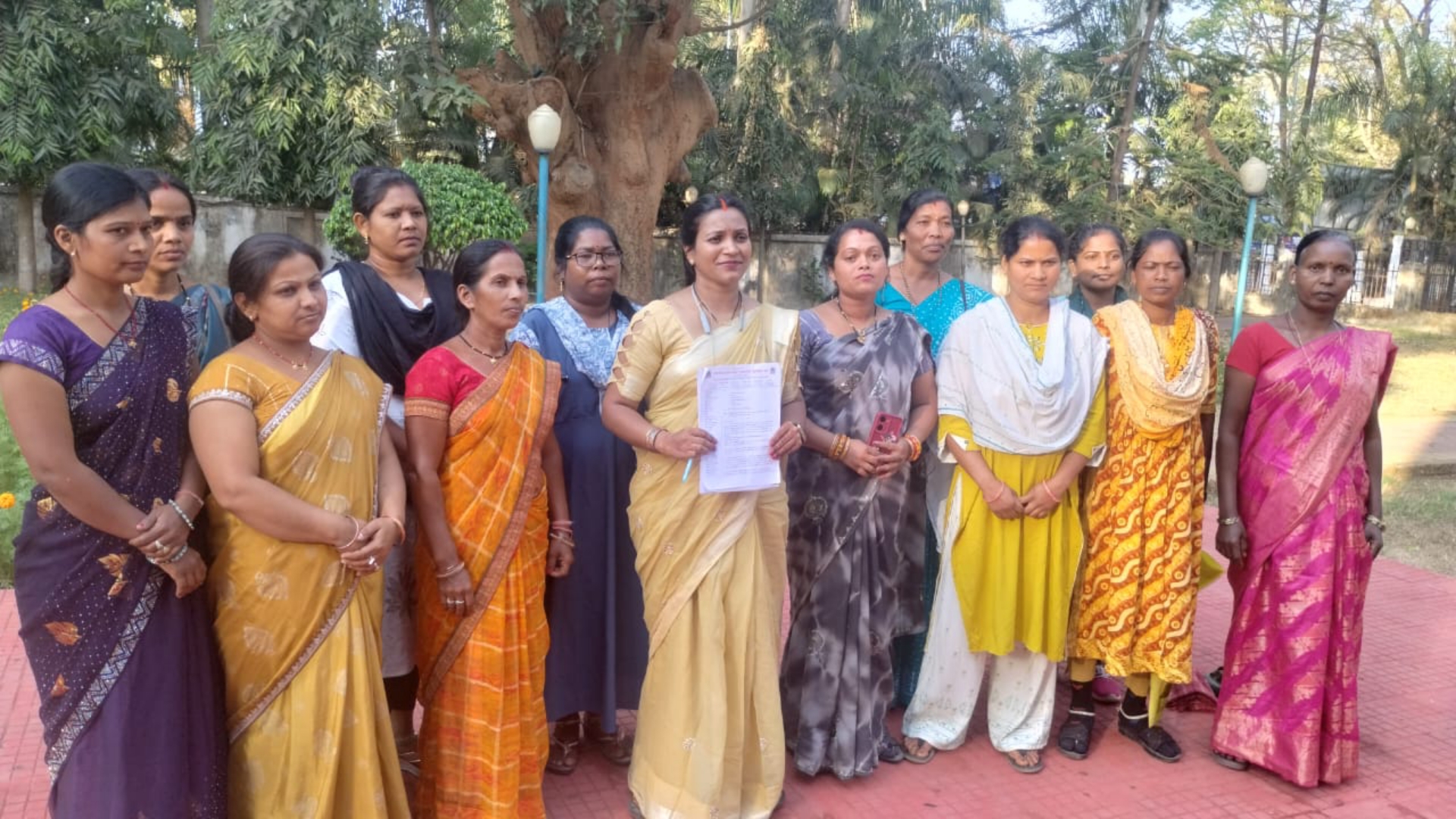 पोषण ट्रेकर ऐप ने कार्यकर्ताओं के वेतन पर डाला डाका,तकनीकी समस्याओं को जानने के बावजूद विभागीय अधिकारी कर रहे कार्यकताओं के मानदेय में कटौती,ज्ञापन सौंप संघ ने निराकरण का किया मांग