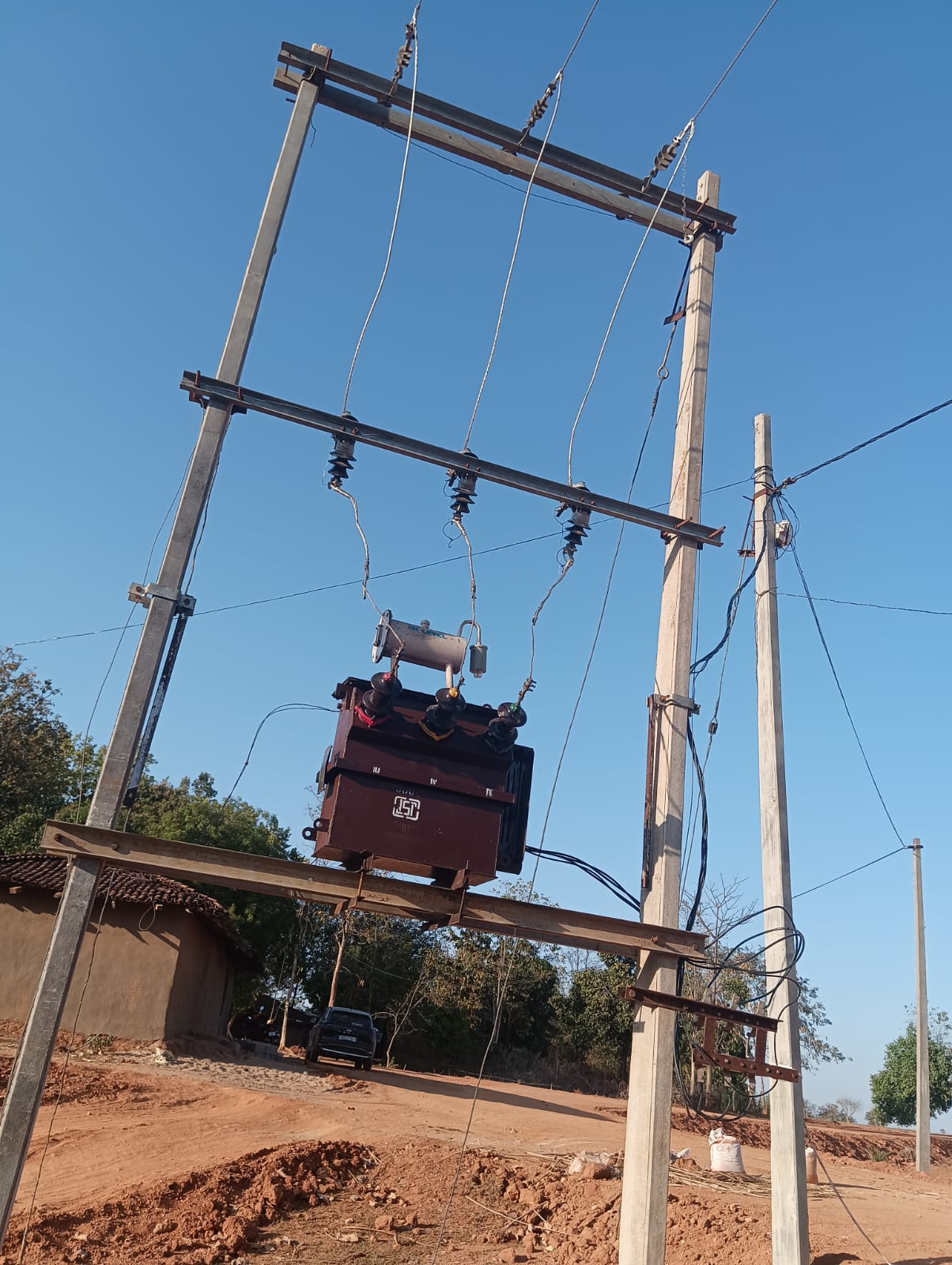 मुड़ी झरिया में मुख्यमंत्री कैम्प कार्यलय की पहल से लो-वोल्टेज की समस्या का हुआ समाधान, ग्रामवासियों ने मुख्यमंत्री को दिया धन्यवाद