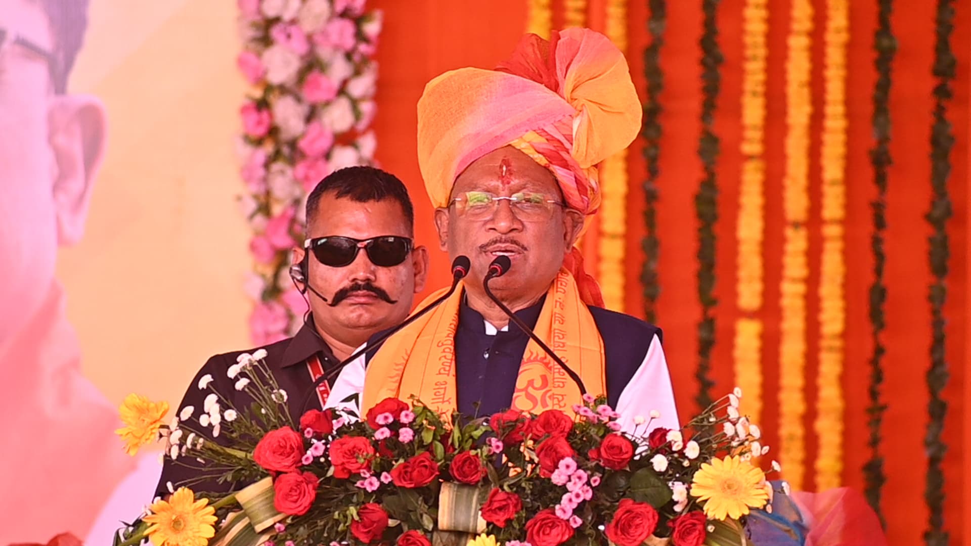 मुख्यमंत्री ने सामूहिक कन्या विवाह कार्यक्रम में शामिल होकर 353 नवविवाहित जोड़ों को दिया आशीर्वाद,हमेशा से रह है महिलाओं का रहा है सर्वोच्च सम्मान- मुख्यमंत्री श्री विष्णुदेव साय