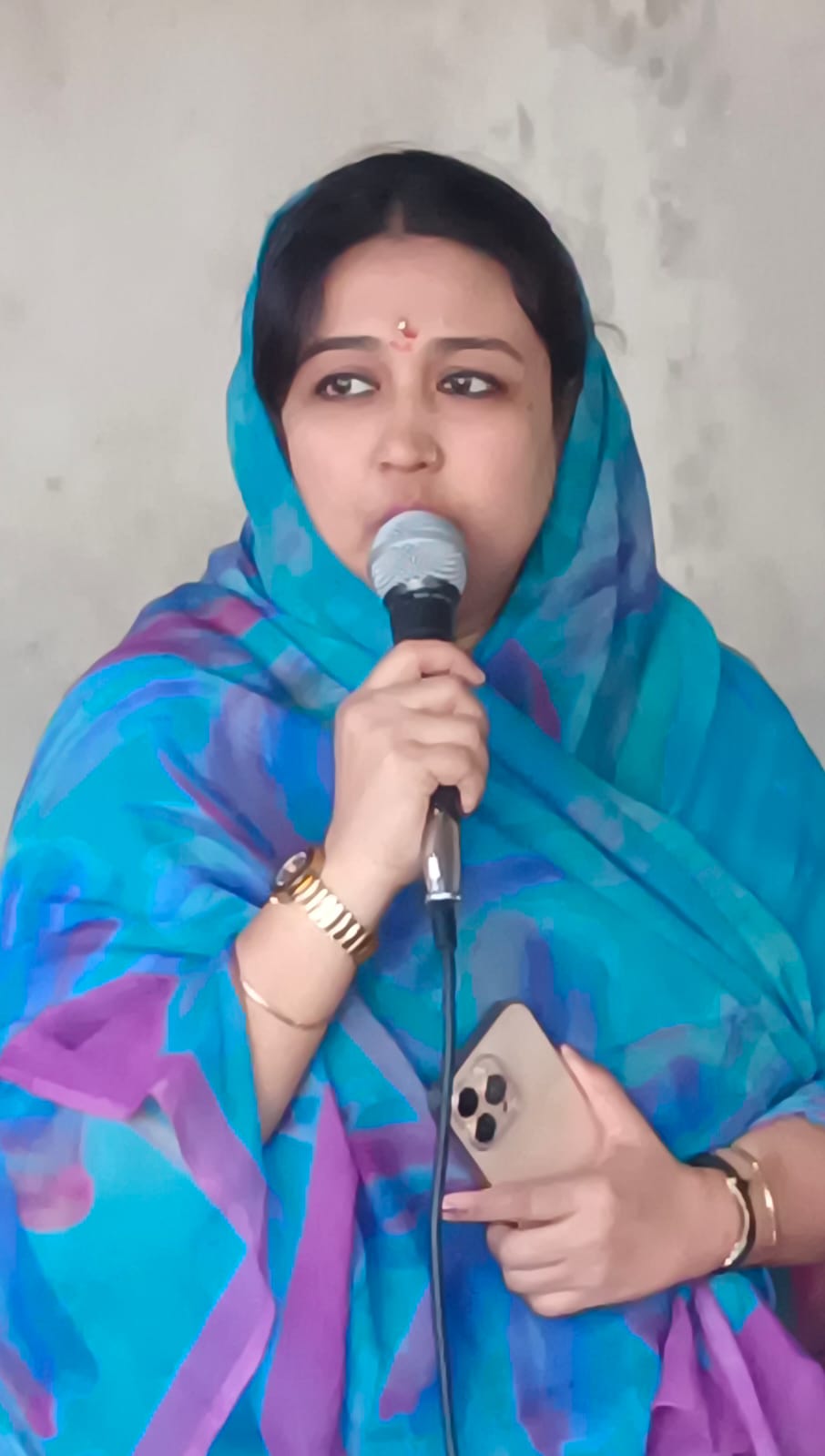 ठेकेदार और जिम्मेदार अधिकारियों की लापरवाही से भड़िया आश्रम के जर्जर हुए पर्श ओर वाशरूम को प्रियंवदा सिंह जूदेव की पहल पर कराया गया मरम्मत ,छात्राओं को मिली राहत