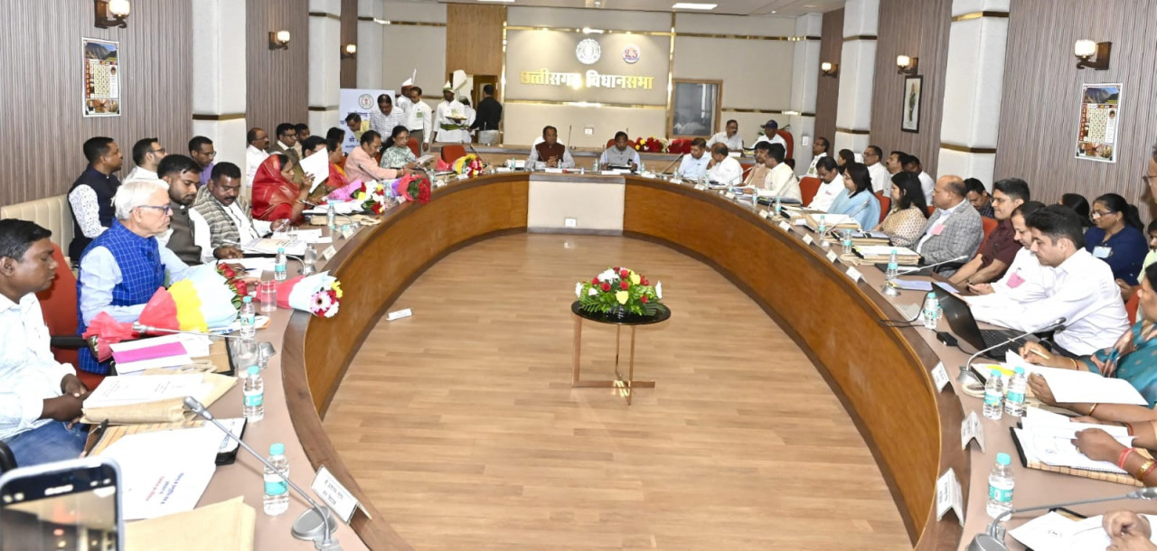 जनजातीय समाज के विकास को नई दिशा &ndash; मुख्यमंत्री श्री विष्णु देव साय की अध्यक्षता में जनजातीय समुदाय के सशक्तिकरण, शिक्षा, सामाजिक-आर्थिक और संस्कृति से जुड़े मुद्दों पर किया गया विचार-विमर्श&nbsp;