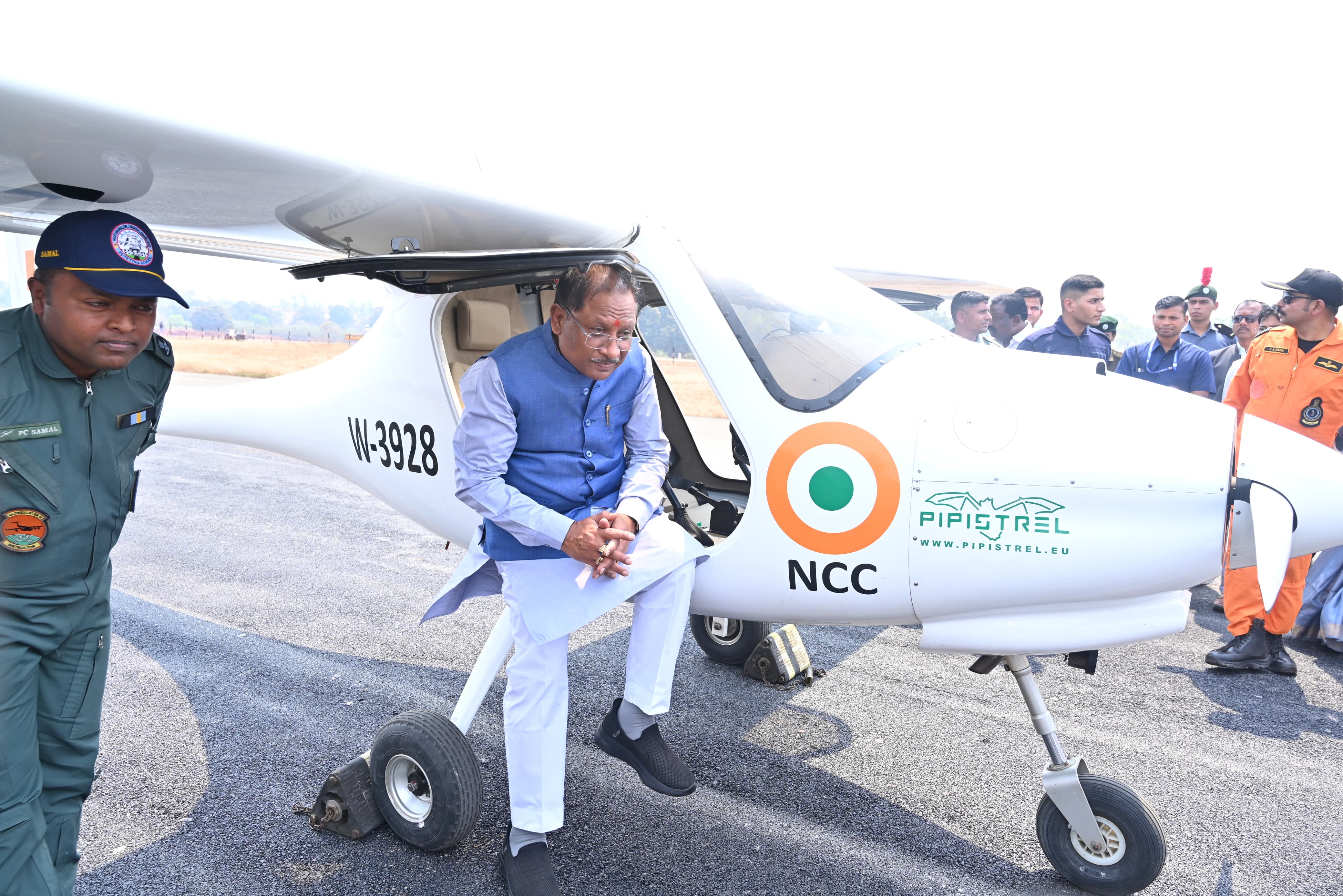 जशपुर में पहली बार विमान उड़ानें का दिया गया प्रशिक्षण,सीजी एअर स्कवाड्रन एनसीसी रायपुर के कैडेट्स का मुख्यमंत्री ने किया उत्साह वर्धन&nbsp;