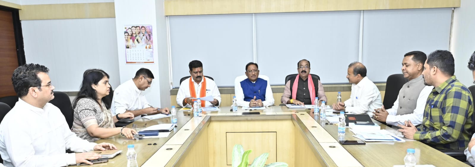 मुख्यमंत्री श्री साय ने ग्रीष्मकाल में पेयजल व्यवस्था के संबंध में दिए निर्देश, अधिकारी फील्ड में जाकर समस्याओं का मौके पर ही निराकरण सुनिश्चित करें