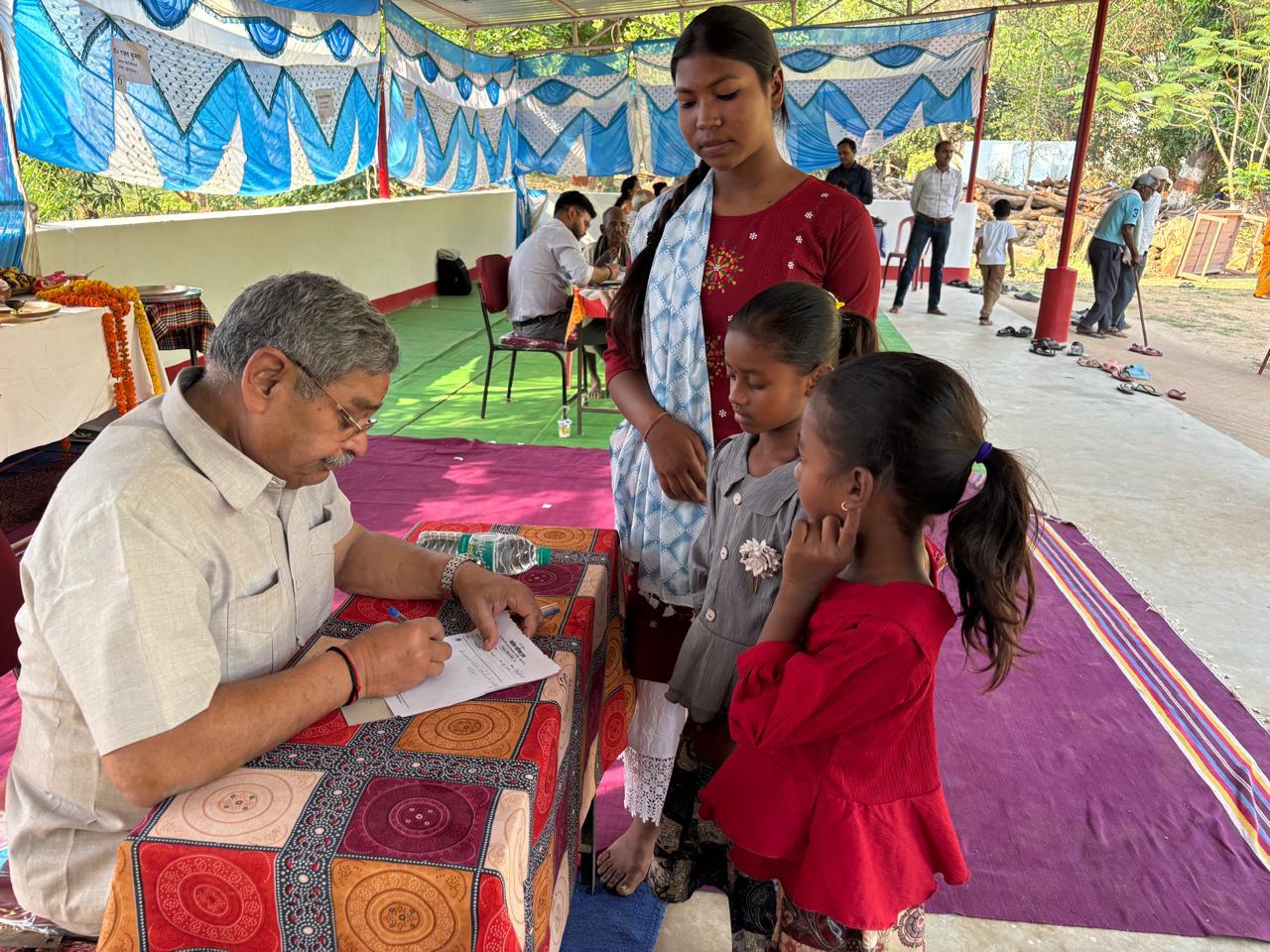 अघोर परिषद ट्रस्ट का स्थापना दिवस के अवसर पर स्वास्थ्य शिविर का आयोजन सम्पन्न,कई विशेषज्ञ चिकित्सकों की टीम ने किया 672 मरीजों की जांच साथ में निशुल्क दवा का किया गया वितरण,