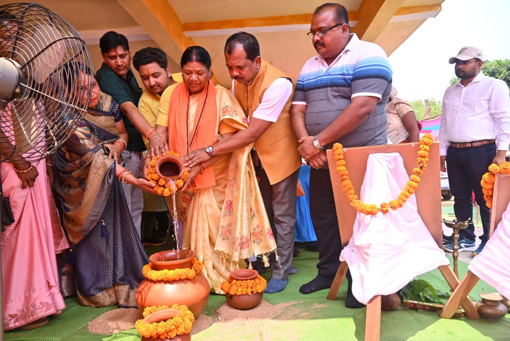 'जल जागृति जशपुर' अभियान का विधायक ने किया शुभारम्भ, ग्रामीणों को सिखाये गए जल एवं भूमि संरक्षण के तरीके