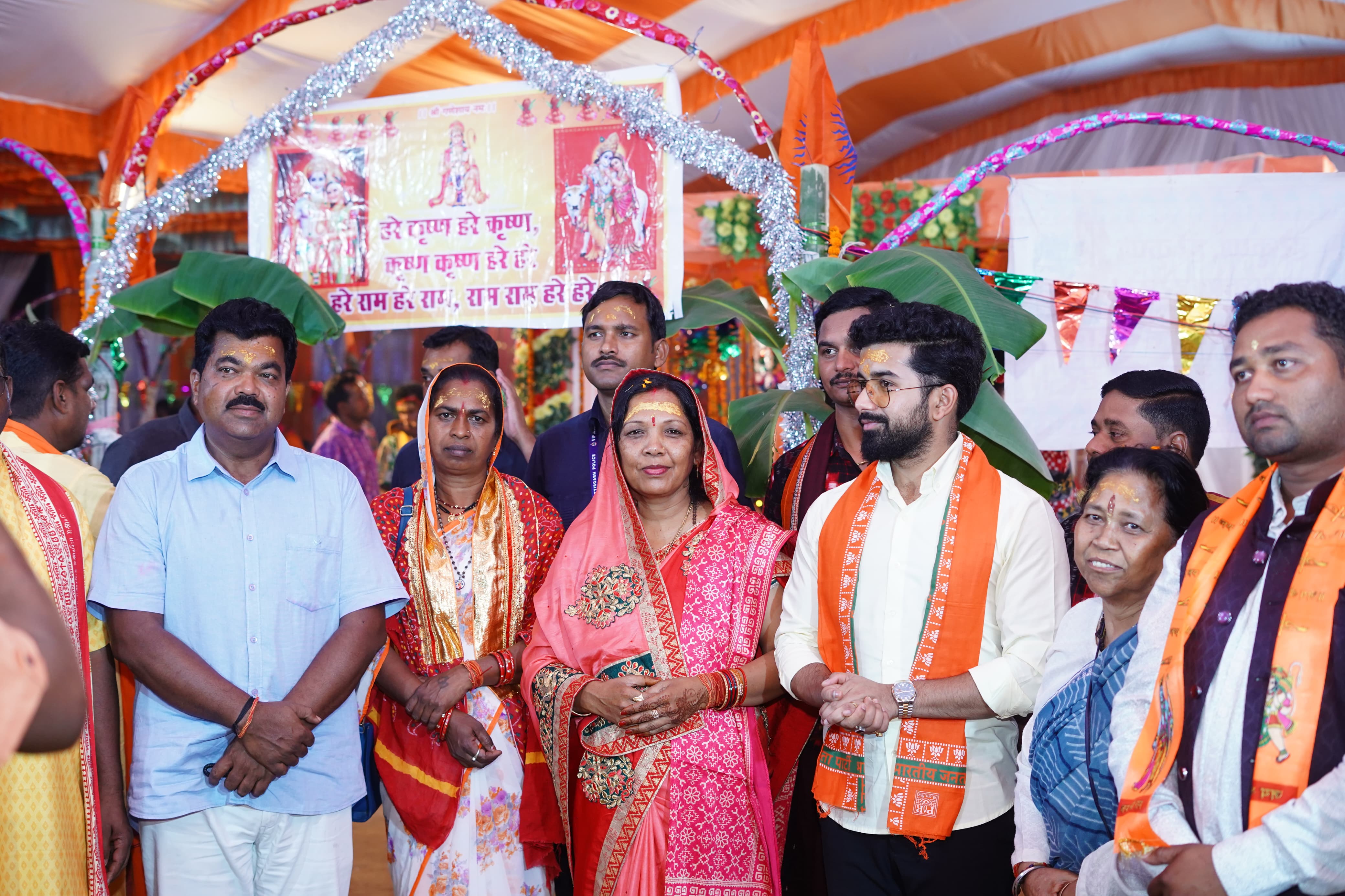 अष्ट प्रहरी हरि कीर्तन का धूमधाम से हुआ समापन महाआरती में मुख्यमंत्री की धर्मपत्नी श्रीमती कौशल्या साय, विजय आदित्य सिंह जूदेव, सहित महाकुल समाज प्रदेश अध्यक्ष गणेश यादव हुए शामिल