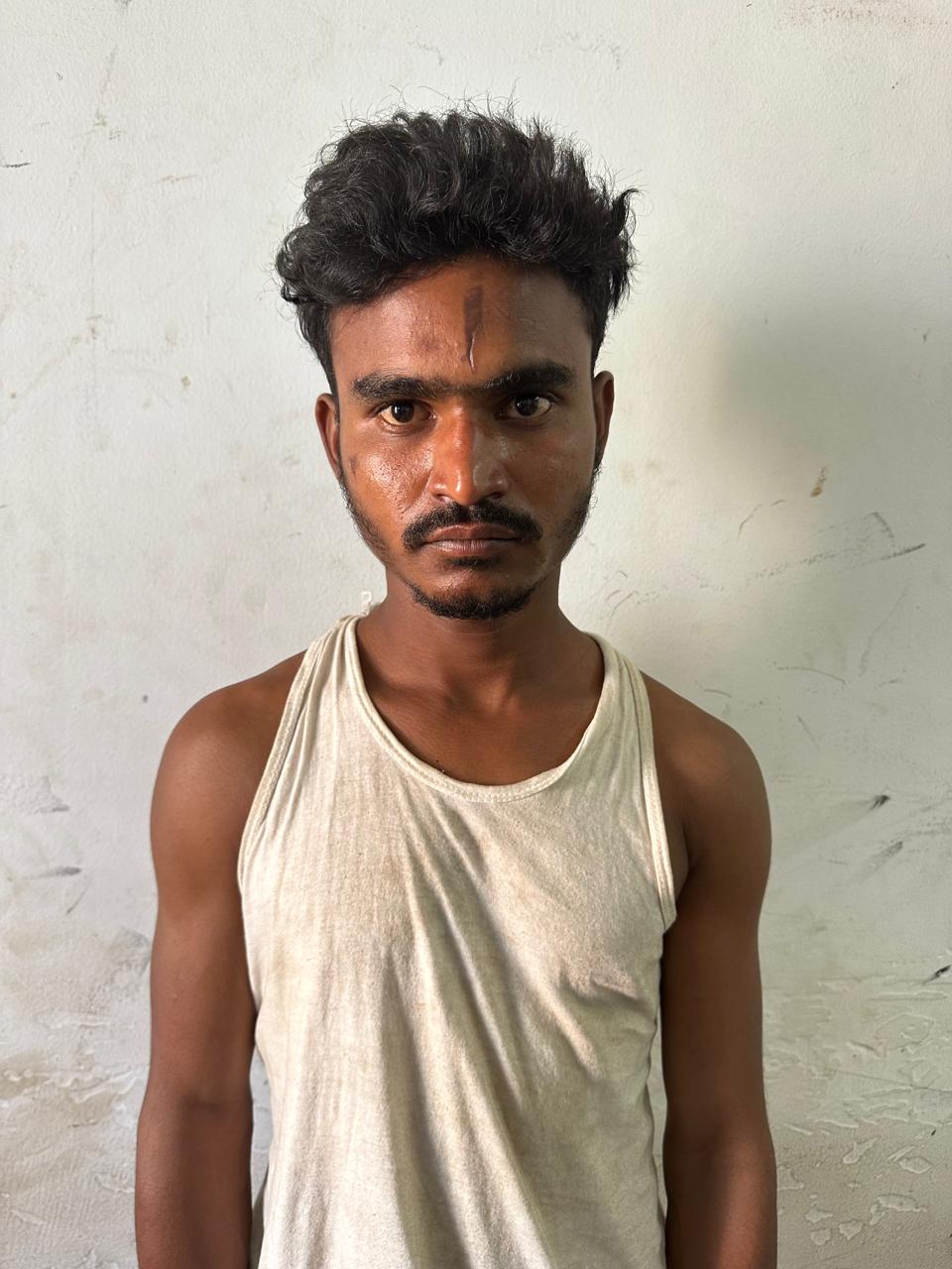 ऑपरेशन शंखनाद :&nbsp; बीती रात्रि जशपुर पुलिस की बड़ी कार्यवाही,गौ-तस्करी करते साईंटांगरटोली का मो. सरफराज शाह हुआ गिरफ्तार, पुलिस ने ट्रक से 40 नग जीवित और 7 नग मृत गौवंश किया बरामद,