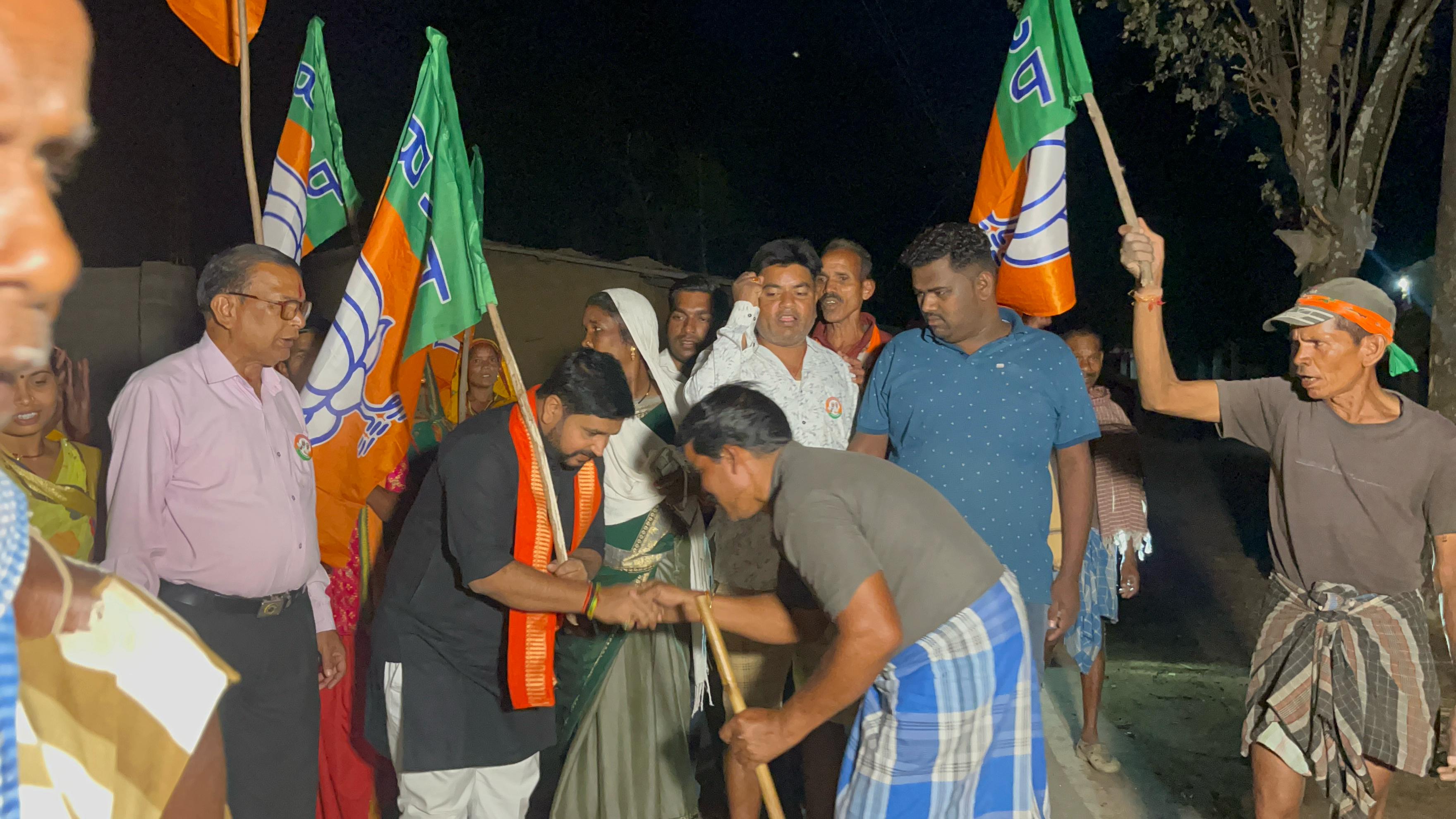 भाजपा के गांव चलो, घर चलो अभियान के तहत जनपद उपाध्यक्ष अरविंद गुप्ता पहुंचे अपने जनपद क्षेत्र,सरकारी योजना की दी जानकारी,