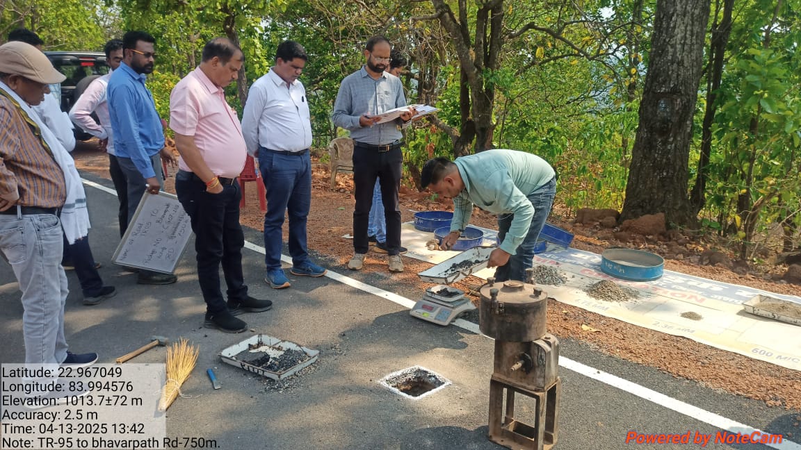 प्रधानमंत्री ग्राम सड़क योजना के कार्यों में अनियमितता बर्दाश्त नहीं-हरिओम शर्मा : मुख्य अभियंता,अधिकारियों के निरीक्षण से ठेकेदार हुए सतर्क,गुणवत्तपूर्वक कार्य कर जल्द पूर्ण करने के दिये&nbsp; निर्देश