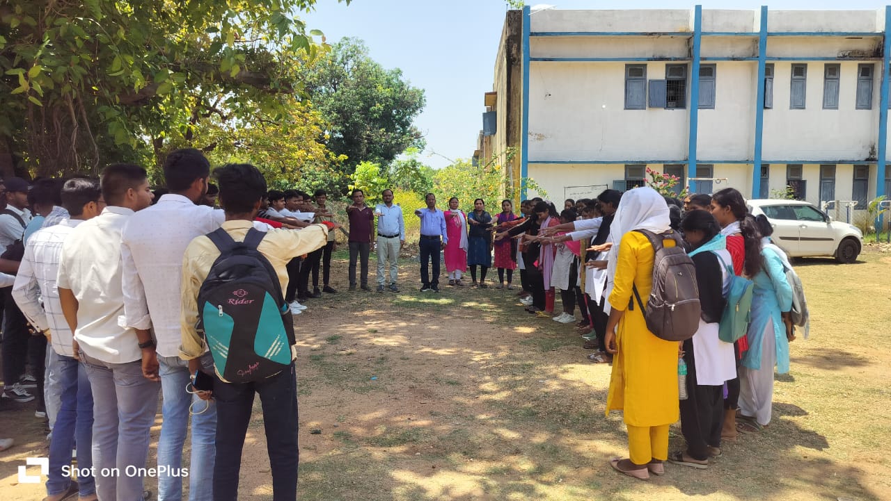 रामेश्वर गहिरा गुरू महाविद्यालय बगीचा में सभी छात्र छात्राओं को देश को नशा मुक्त बनाने का दिलाया गया शपथ&nbsp;