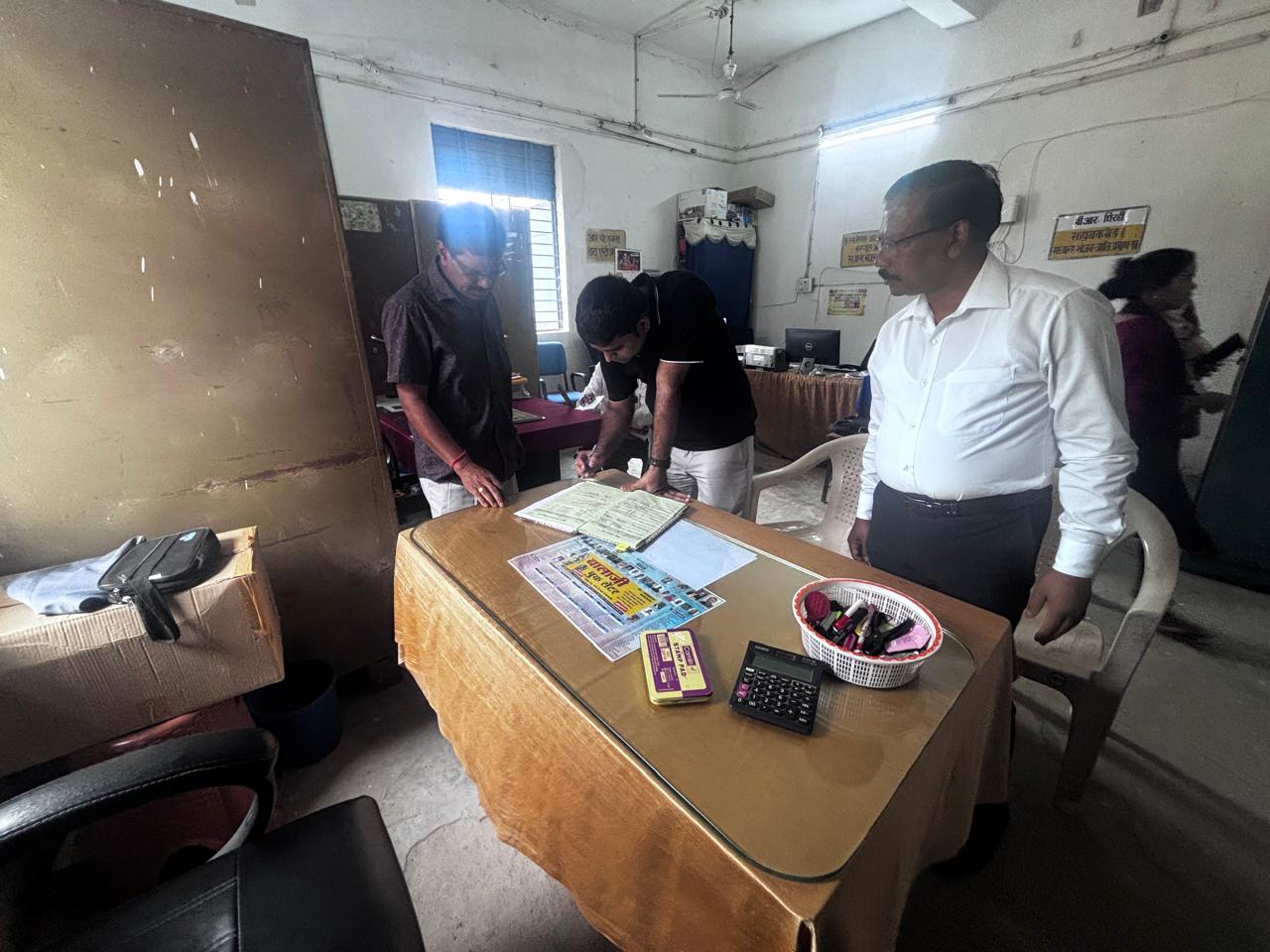 जिले के सभी विकासखण्ड शिक्षा अधिकारी कार्यालय का किया गया निरीक्षण,अनुपस्थित 44 कर्मचारियों को जारी किए गए कारण बताओ नोटिस