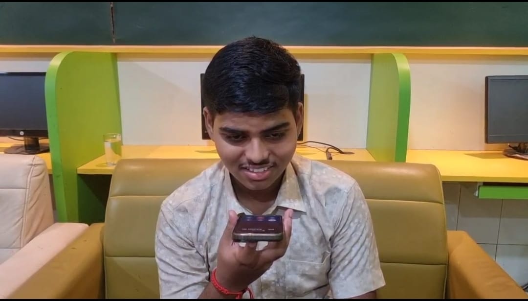 10 वीं में छत्तीसगढ़ में प्रथम स्थान प्राप्त करने वाले नमन खुंटिया से मुख्यमंत्री ने मोबाइल से बात कर दी बधाई और शुभकामनाएं,