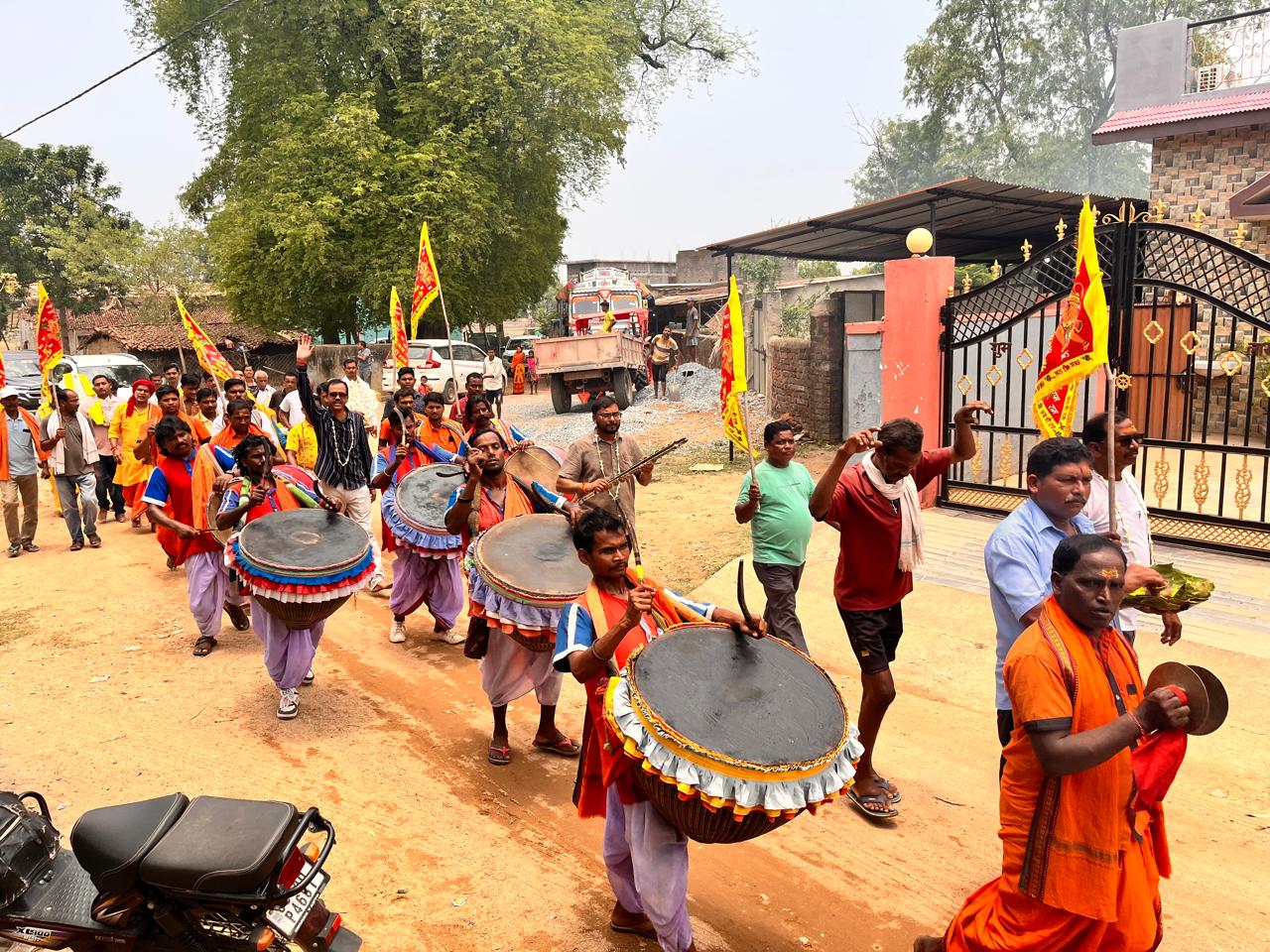 पूरी से माता विमला, माता लक्ष्मी सहित भगवान जगन्नाथ का नीलचक्र का&nbsp;वैदिक मंत्रोच्चार के बीच सभी देव विग्रहों का किया गया स्वागत .....21 मई से शुरू होगा 7 दिवसीय धार्मिक महोत्सव,,,,श्री साय होंगे मुख्य अतिथि