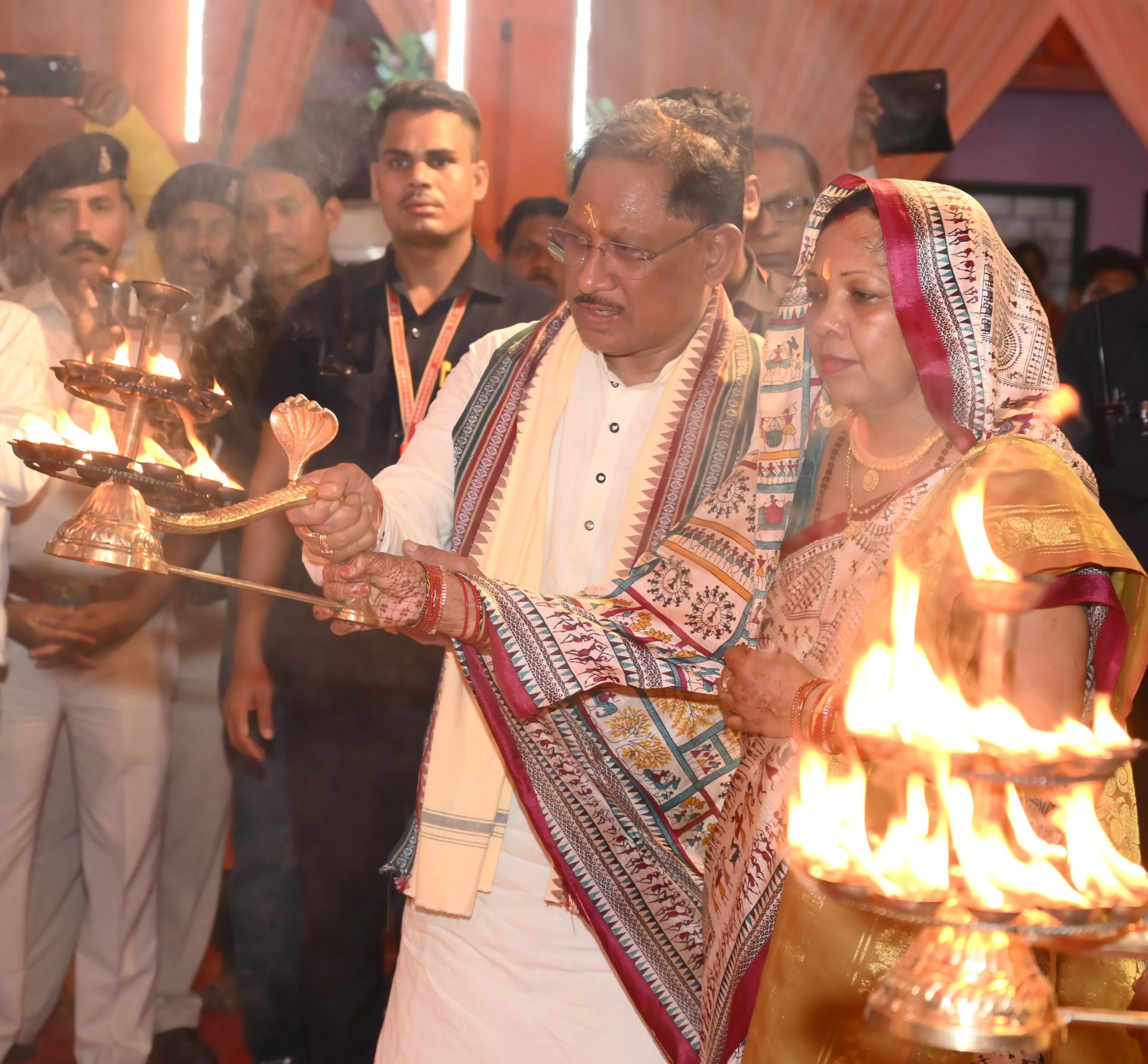 भगवान जगन्नाथ मंदिर के प्राण प्रतिष्ठा कार्यक्रम में शामिल हुए मुख्यमंत्री.... प्रदेश की सुख समृद्धि और खुशहाली की कामना की,,,,,, महतारी सदन भवन का किया भूमि पूजन&nbsp;&nbsp;