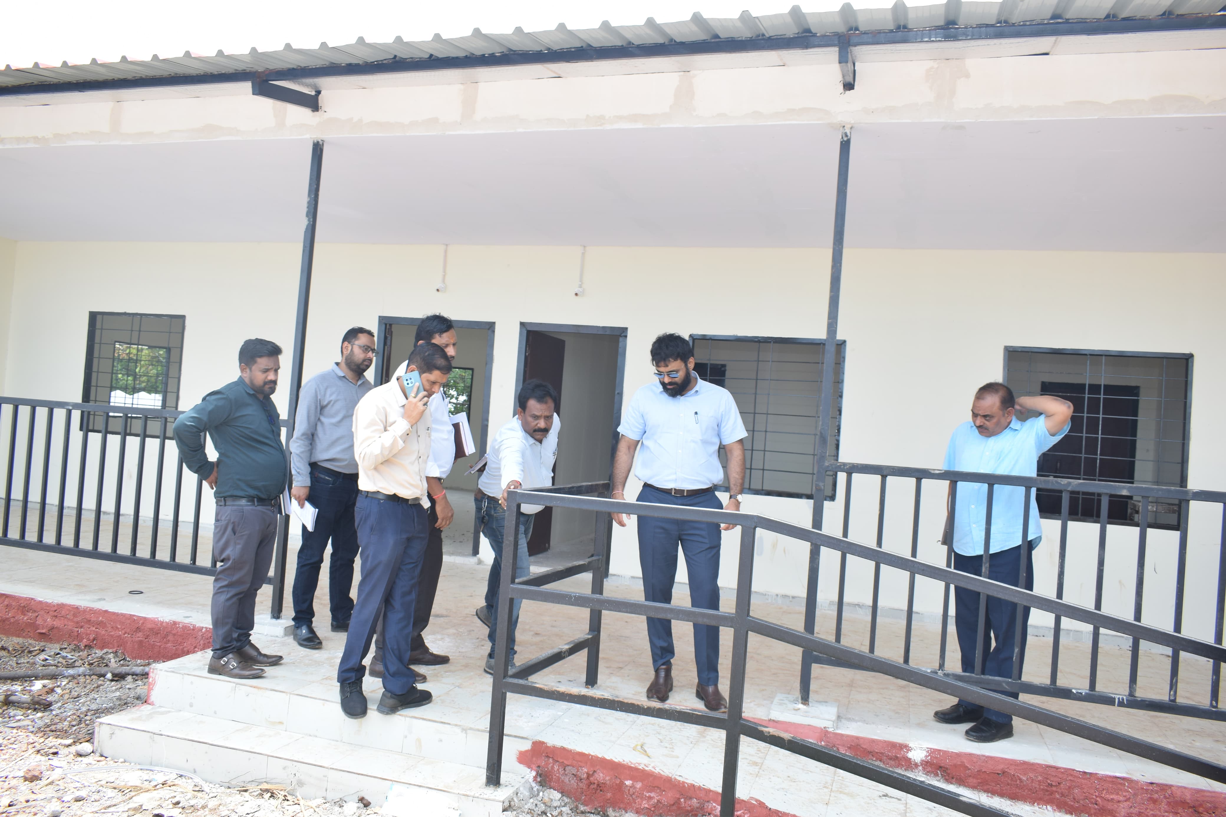 कलेक्टर ने विशेष पिछड़ी जनजाति पहाड़ी कोरवा परिवारों के मल्टी एक्टिविटी सेंटर का किया अवलोकन,महिला, पुरुष और बच्चों के लिए अलग-अलग शौचालय बनाने के दिए निर्देश&nbsp;