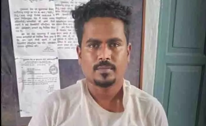 CG News : नक्सलियों को करता था हथियार और विस्फोटक सामान सप्लाई..नक्सली मददगार गिरफ्तार..पढ़ें पूरी समाचार