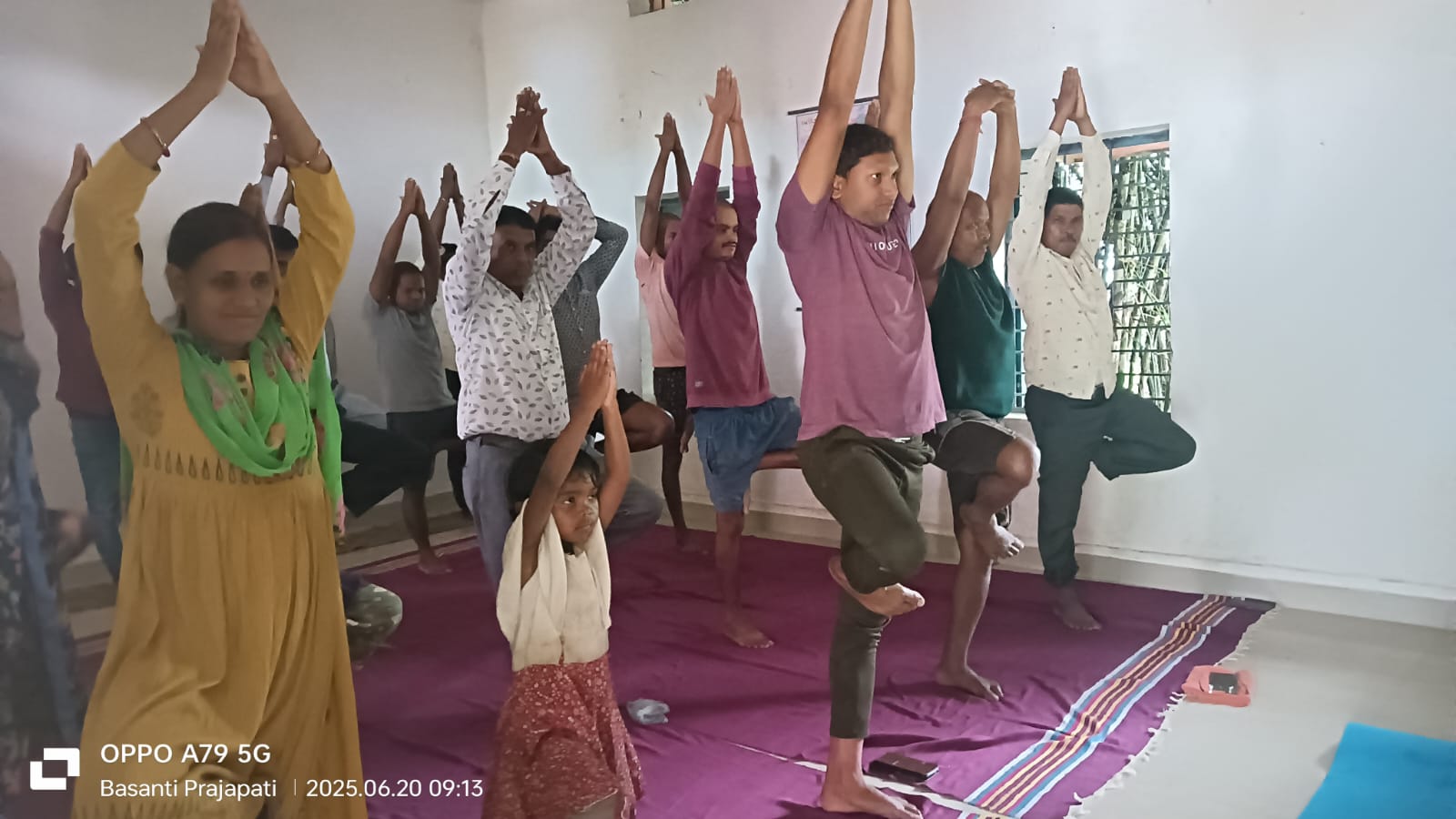 करो योग रहो निरोग प्रेरणादायी संदेश के साथ जिले में मनाया जा रहा है योग सप्ताह, छठवें दिन भी लोगों ने किया उत्साह के साथ योगाभ्यास