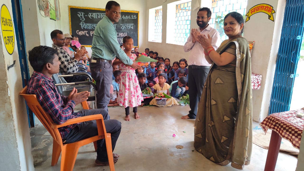 शासकीय प्राथमिक विद्यालय दासडुमरटोली में विद्यालय प्रवेश उत्सव: नन्हे-मुन्नों का हुआ भव्य स्वागत, उज्ज्वल भविष्य की दी शुभकामनाएं