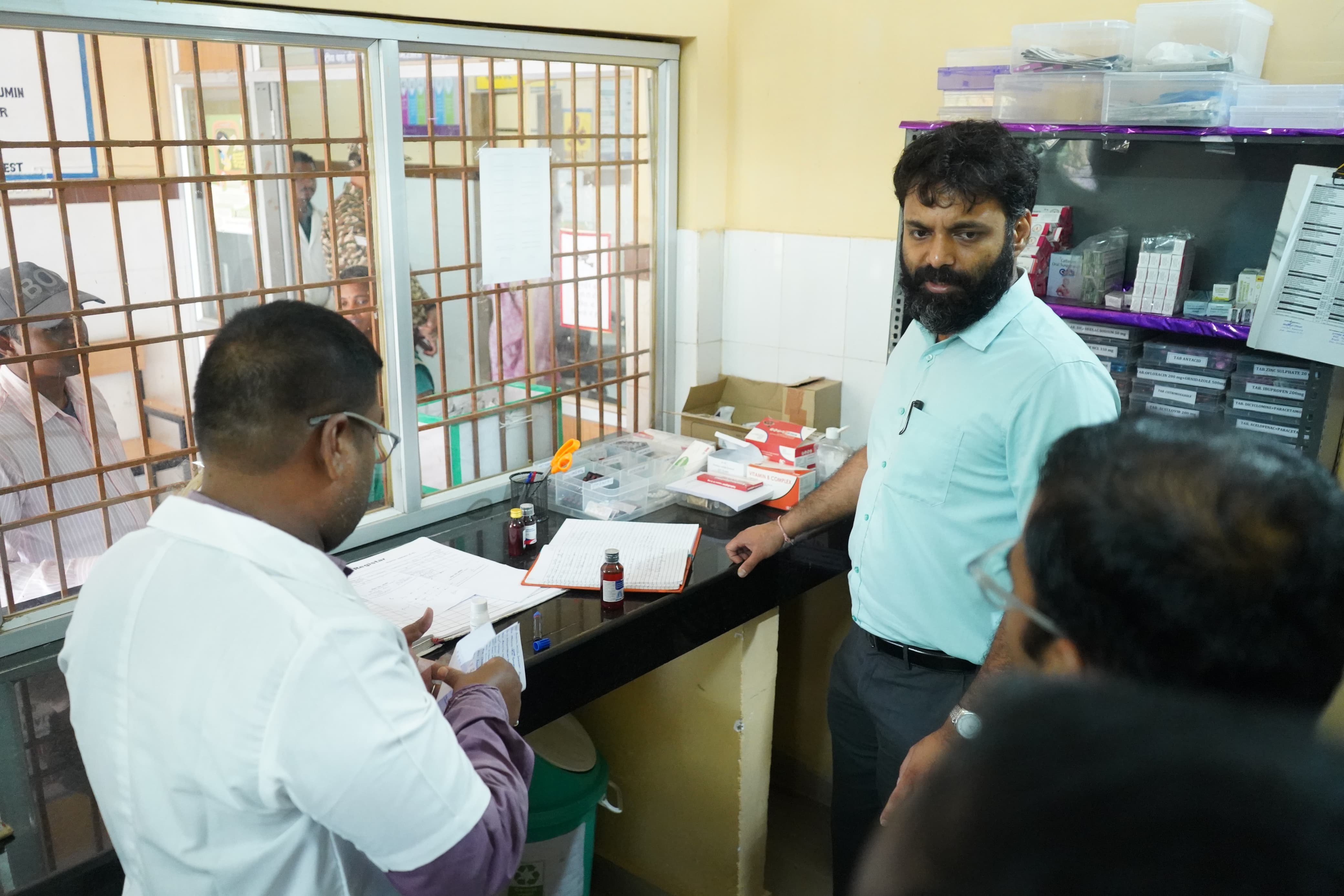 प्राथमिक स्वास्थ्य केंद्र कस्तूरा का कलेक्टर ने किया निरीक्षण....स्वास्थ्य केंद्रों में संस्थागत प्रसव अप्रैल से जून माह &nbsp;एक भी नहीं हुआ वँहा के &nbsp;एएनएम को नोटिस जारी कर वेतन रोकने के निर्देश और निलंबन की अनुशंसा करने के दिए निर्देश