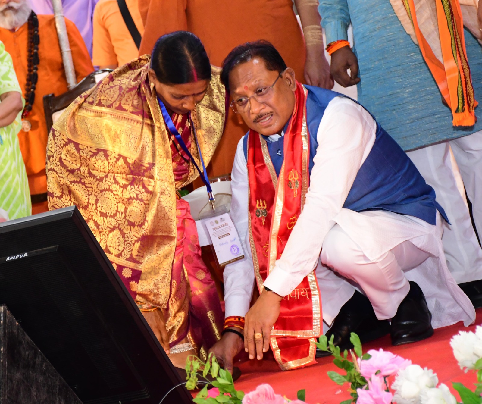 *स्वाभिमान और सुरक्षा का प्रतीक बनी चरण पादुका योजना.....तेंदूपत्ता संग्राहकों के सम्मान में &lsquo;चरण पादुका योजना&rsquo; का पुनः शुभारंभ &ndash; मुख्यमंत्री श्री साय*