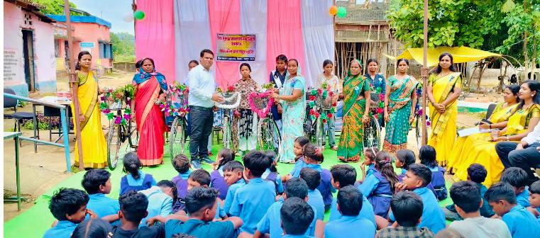 *खुटेरा के प्राथमिक,मिडिल ओर हाई स्कूल तीनो विद्यालयों ने संयुक्त रुप में मनाया शाला प्रवेश उत्सव....पालको से कहा नियमित भेजे बच्चों को स्कूल*