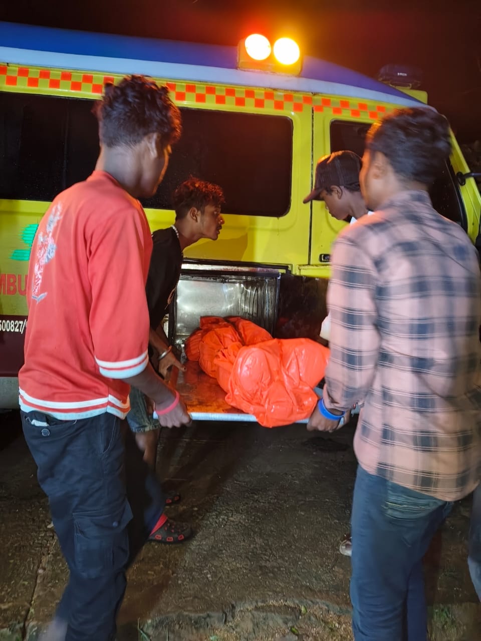 *ट्रेन हादसे में मृतक का शव पहुंचा गृह ग्राम चटकपुर, परिजनों ने सीएम कैंप कार्यालय बगिया पहुंच कर लगाई थी गुहार, मुख्यमंत्री श्री विष्णुदेव साय का जताया आभार.........*