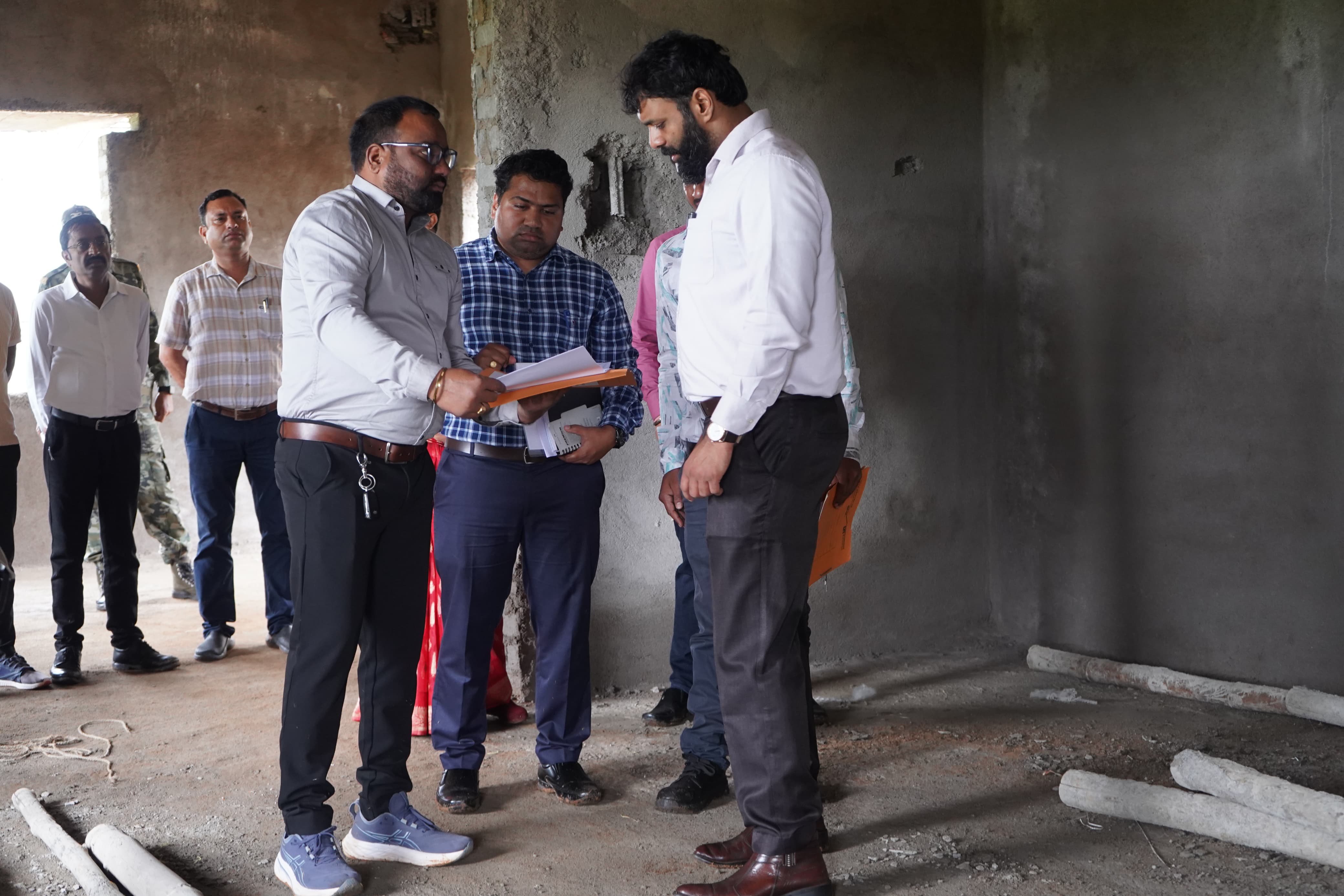 कलेक्टर ने जशपुर में बन रहे मिनी इंडोर स्टेडियम के निर्माण कार्य का किआ निरीक्षण&nbsp;&nbsp;