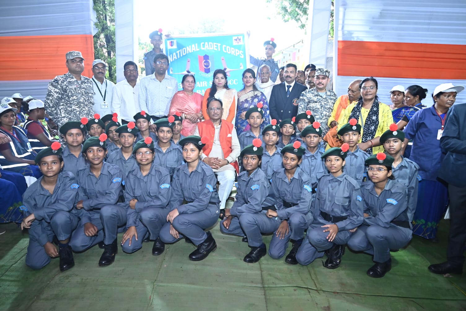 *कैंप कार्यालय में मुख्यमंत्री ने एयर एनसीसी के छात्रों से मुलाकात कर उनके उज्जवल भविष्य की कामना की......नवोदय विद्यालय में 3 सीजी एनसीसी एयर स्क्वाड्रन की मिली स्वीकृति*