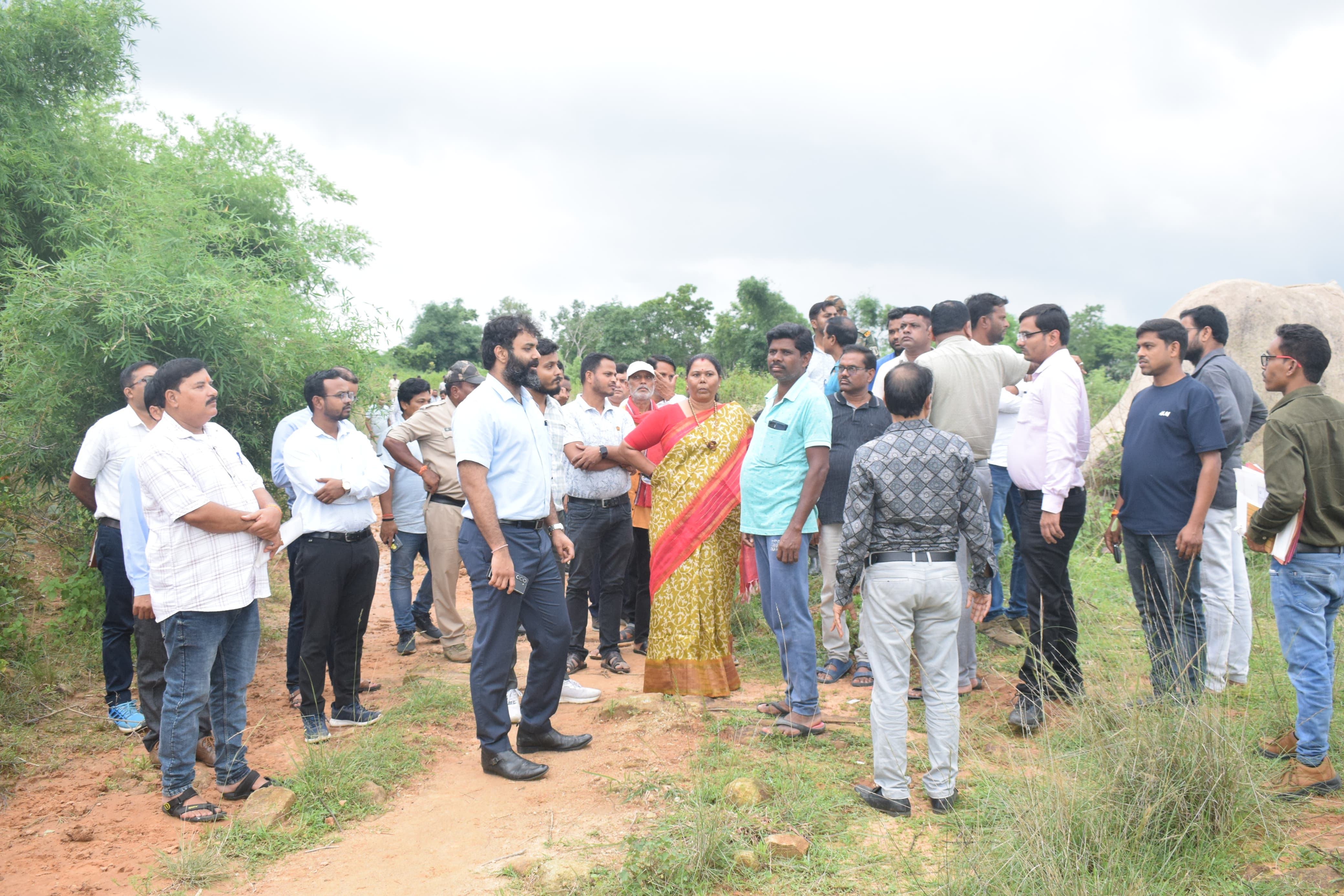 *कोतबा में बनने वाले सीएचसी और हार्टिकल्चर कॉलेज के लिए प्रस्तावित स्थलों का विधायक श्रीमती साय और कलेक्टर ने किया अवलोकन*