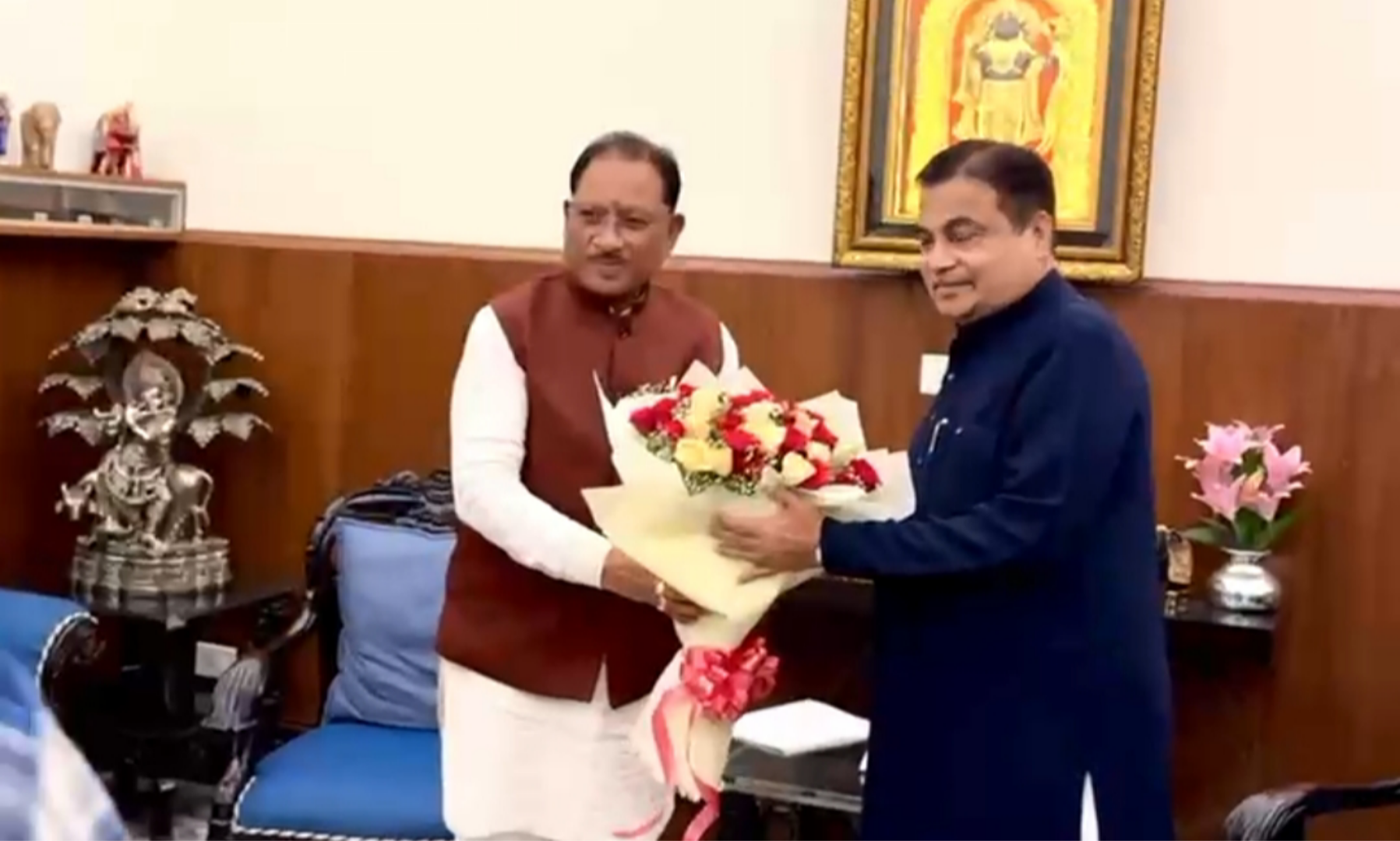 राज्य की सड़कों और विकास योजनाओं पर चर्चा करने आज शाम केंद्रीय मंत्री नितिन गडकरी से मिले मुख्यमंत्री विष्णुदेव साय