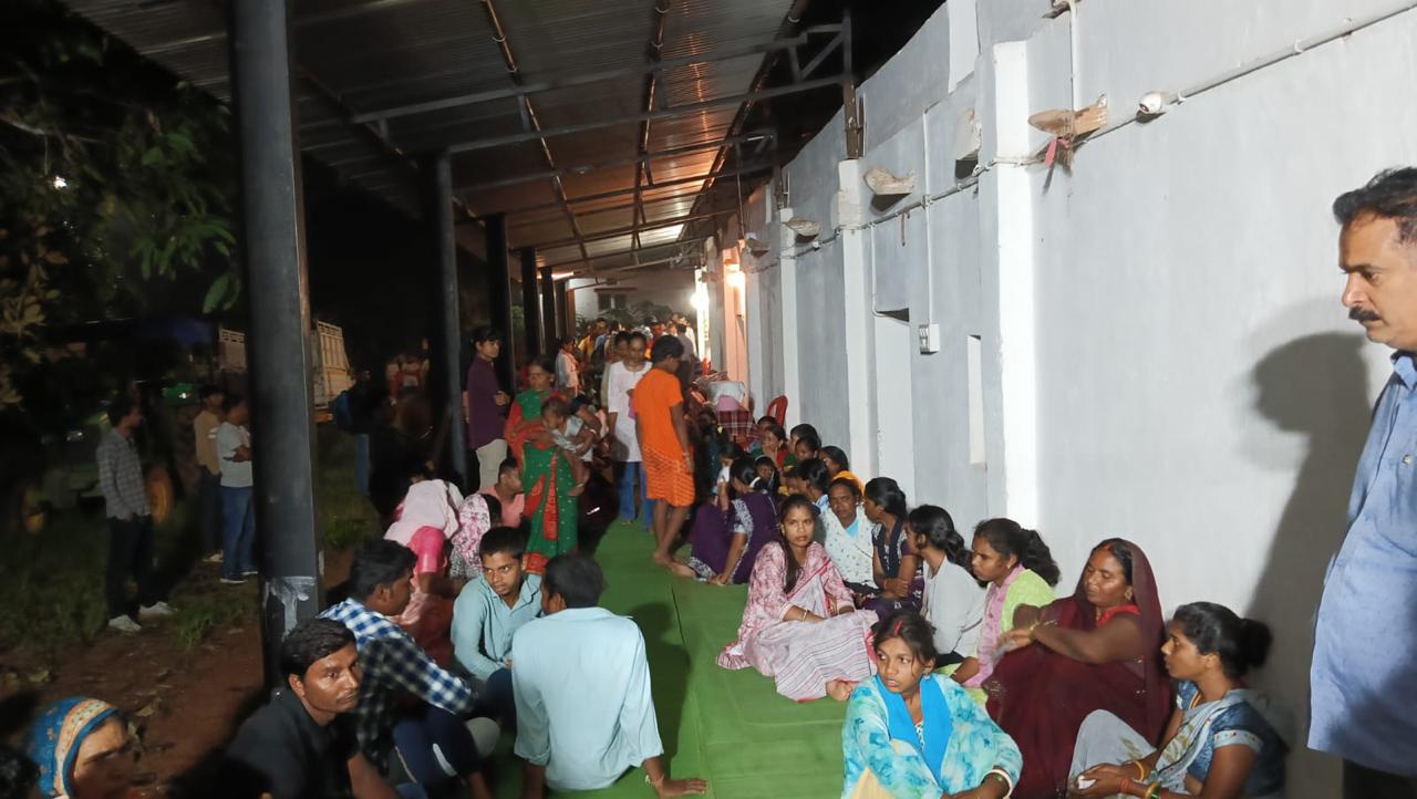 अघोर पीठ श्री सर्वेश्वरी समूह आश्रम में 87 मिर्गी रोगियों के बीच फकीरी व आयुर्वेदिक दवा का किया गया निशुल्क वितरण