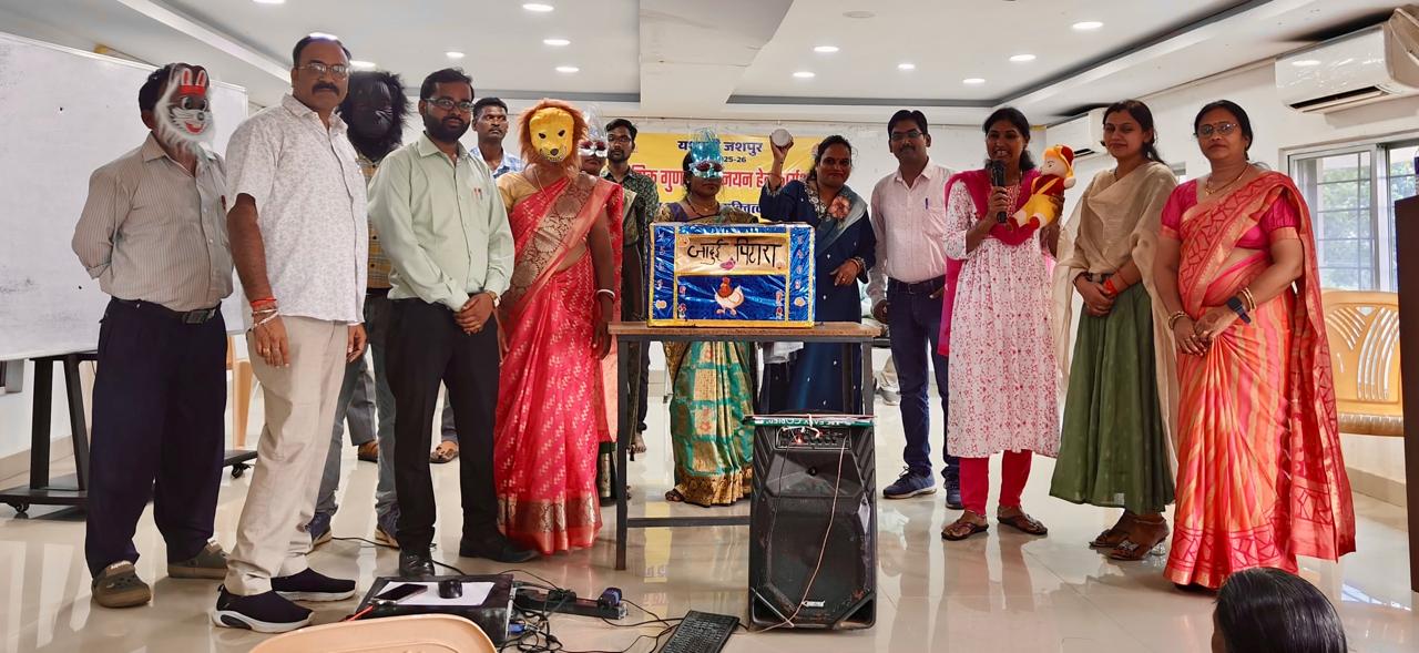 कलेक्टर रोहित व्यास के निर्देश पर बेहतर शिक्षा गुणवत्ता के लिए प्रधान पाठकों का संकल्प में हो रहा है उन्मुखीकरण।