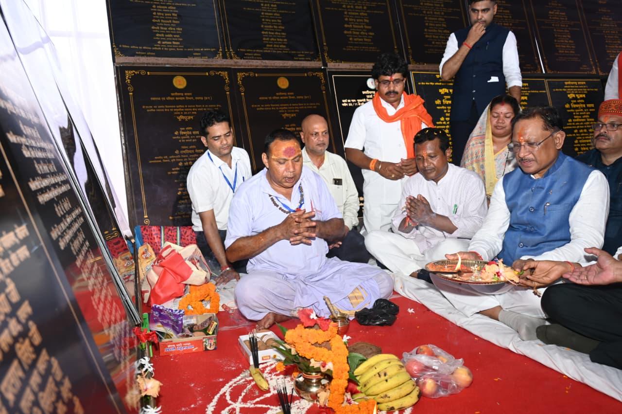 *मुख्यमंत्री ने धरमजयगढ़ में 42.99 करोड़ की लागत से 45 कार्यों का लोकार्पण एवं 19.36 करोड़ की लागत से 70 कार्यों का किया भूमिपूजन*