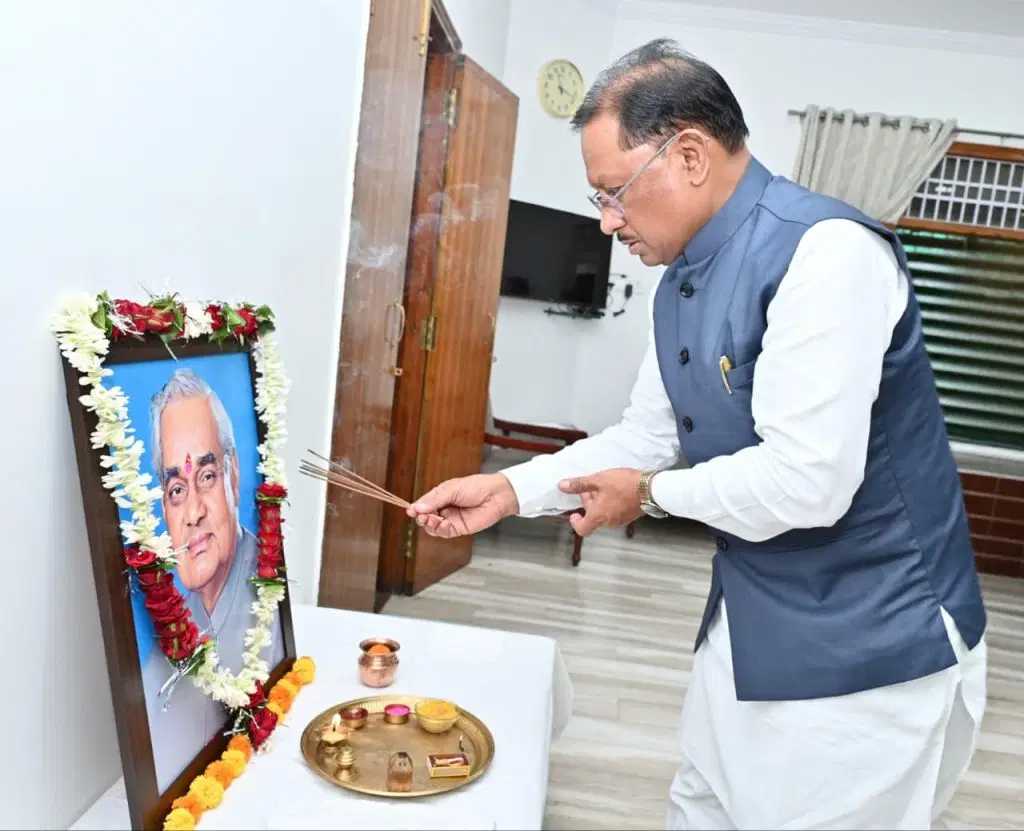 CG Breaking : CM साय ने अटल बिहारी वाजपेयी की पुण्यतिथि पर उन्हें किया नमन..पढ़ें पूरी ख़बर