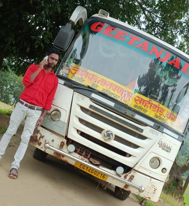 सड़क हादसा: गीन्ताजली बस ने बाइक को मारी जोरदार टक्कर, दो युवक गम्भीर रूप से घायल........घायलों को ईलाज के लिए अम्बिकापुर अस्पताल किया गया रवाना