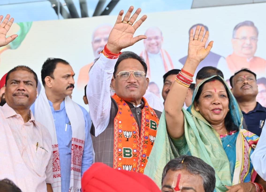 आठ दिन के जापान और दक्षिण कोरिया के सफल विदेश यात्रा से वापस लौटे मुख्यमंत्री श्री साय ...&nbsp; एयरपोर्ट पर हुआ भव्य स्वागत&nbsp;