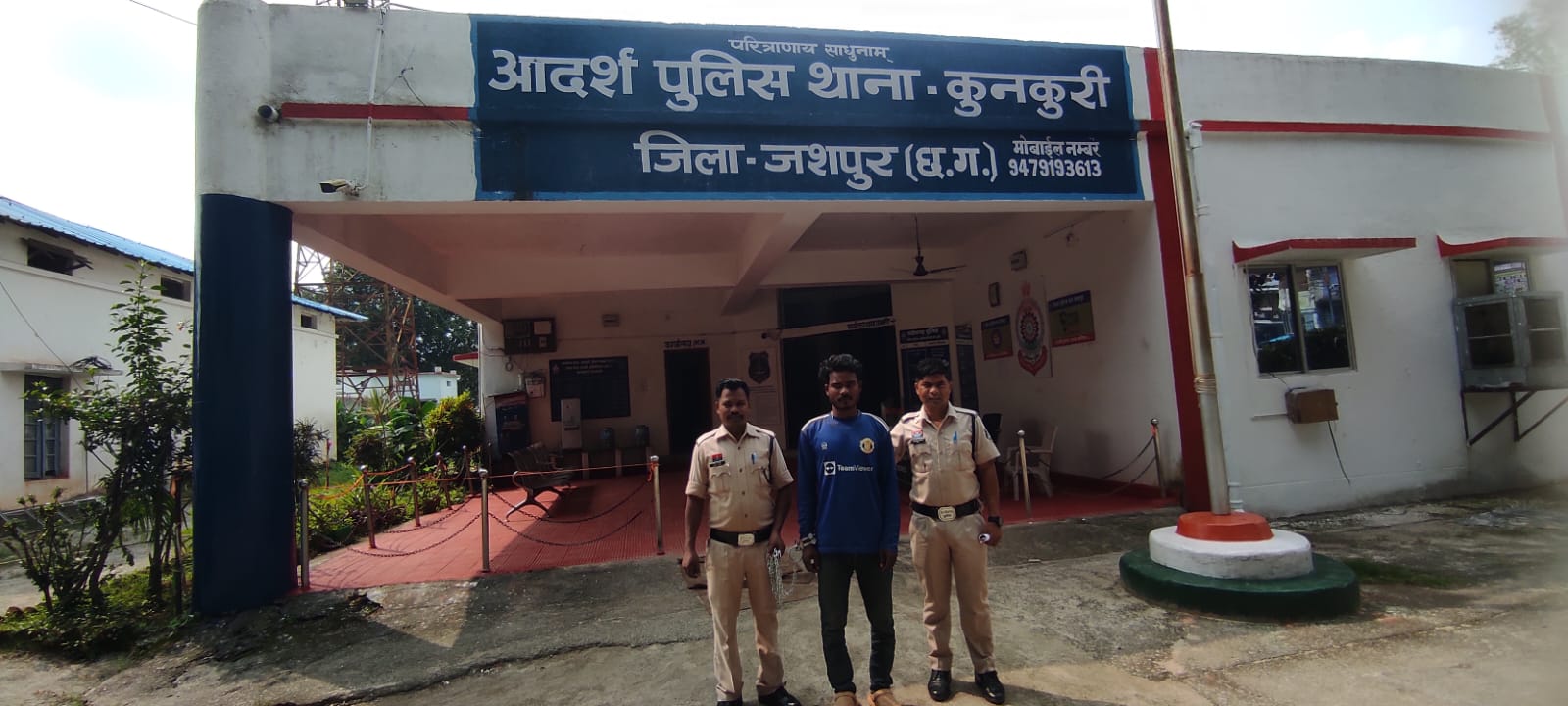 ऑपरेशन मुस्कान: &nbsp;जशपुर पुलिस ने दो बच्चियों को ढूंढ,परिवारों के चेहरे पर लौटाई खुशियां....कुनकुरी मामले में शादी का झांसा दे कर नाबालिक का किया था शारीरिक शोषण....गिरप्तार कर भेजा गया जेंल