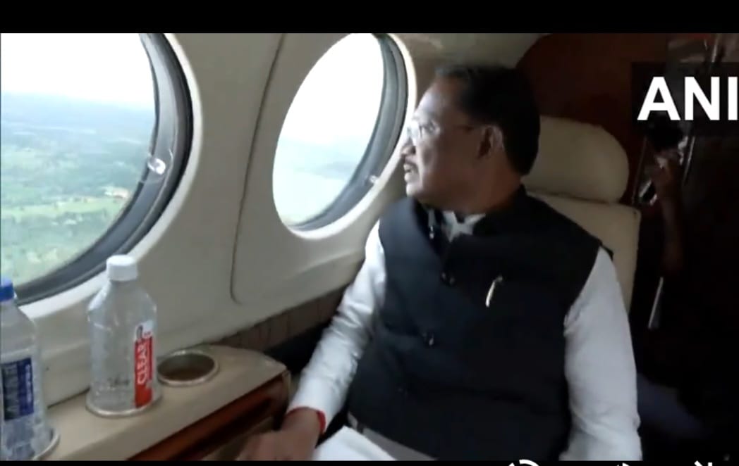 मुख्यमंत्री विष्णु देव साय ने बस्तर के बाढ़ प्रभावित क्षेत्रों का किया हवाई और जमीनी सर्वेक्षण.....बाढ़ प्रभावितों का हाल जानने उनके बीच पहुँचे,अधिकारियों को राहत कार्यों में तेजी लाने के निर्देश