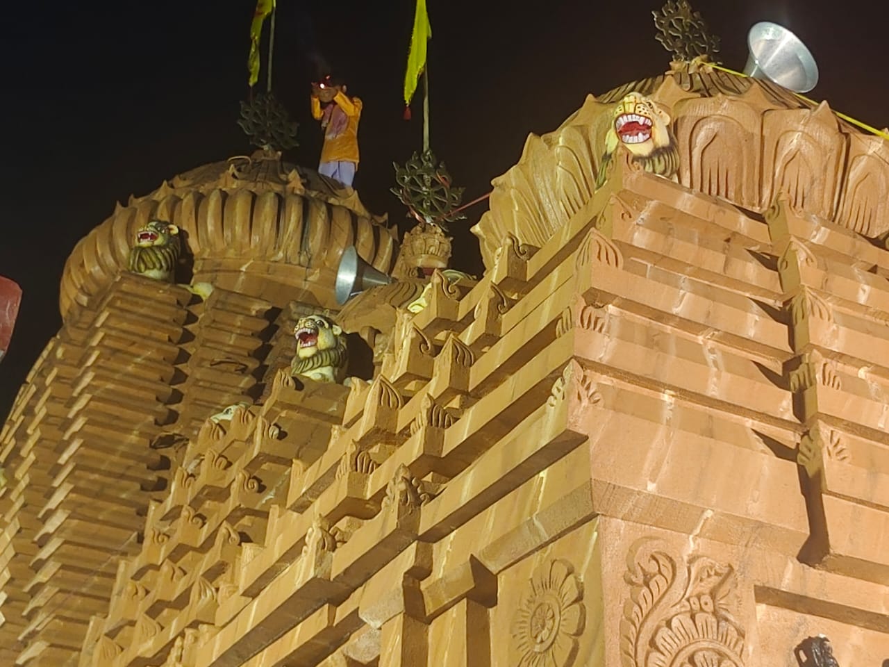 परवर्तिनी एकादशी पर्व पर द्वीप प्रज्वलन कार्यक्रम : दोकडा के महाप्रभु मन्दिर में बड़ी संख्या में जुटे श्रद्धालु....