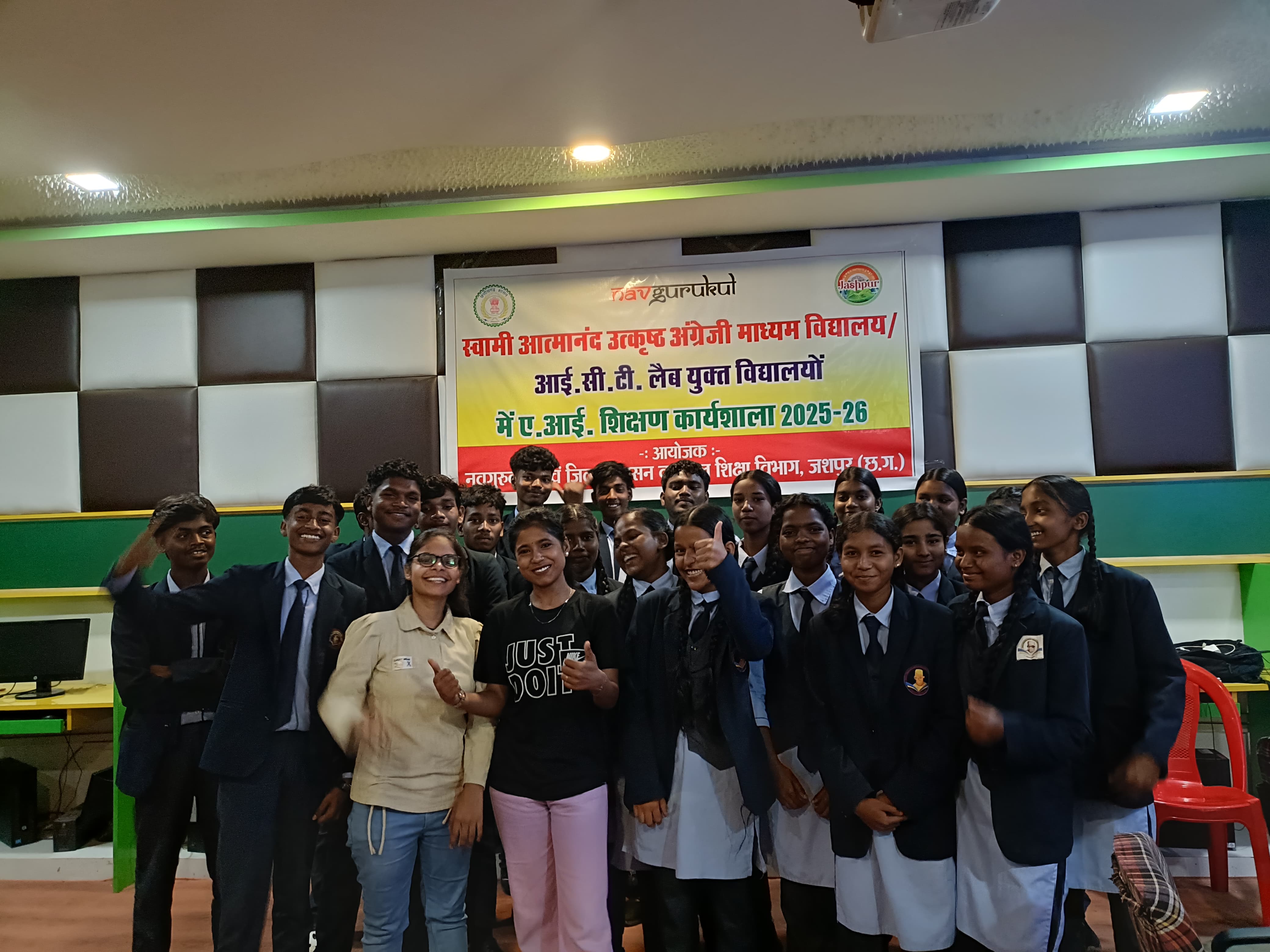 कलेक्टर रोहित व्यास के मार्गदर्शन में स्वामी आत्मानंद और आईसीटी लैब युक्त विद्यालयों में आर्टिफिशियल इंटेलिजेंस शिक्षण कार्यशाला हुई संपन्न ।