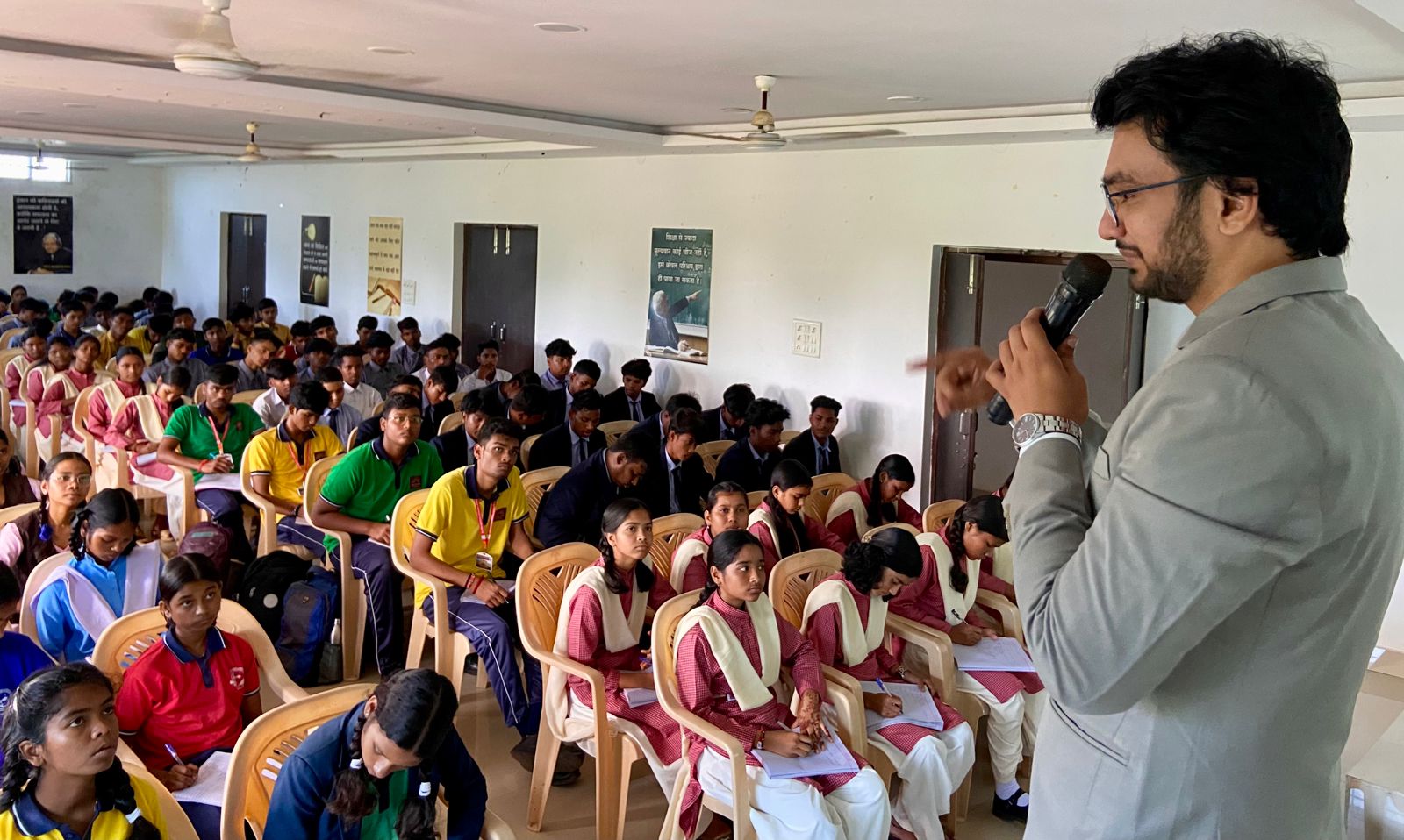 जशपुर के संकल्प शिक्षण संस्थान में वित्तीय साक्षरता वर्कशॉप का शुभारंभ,डिजिटल बैंकिंग, बजट प्रबंधन और निवेश पर दी गई विशेष जानकारी